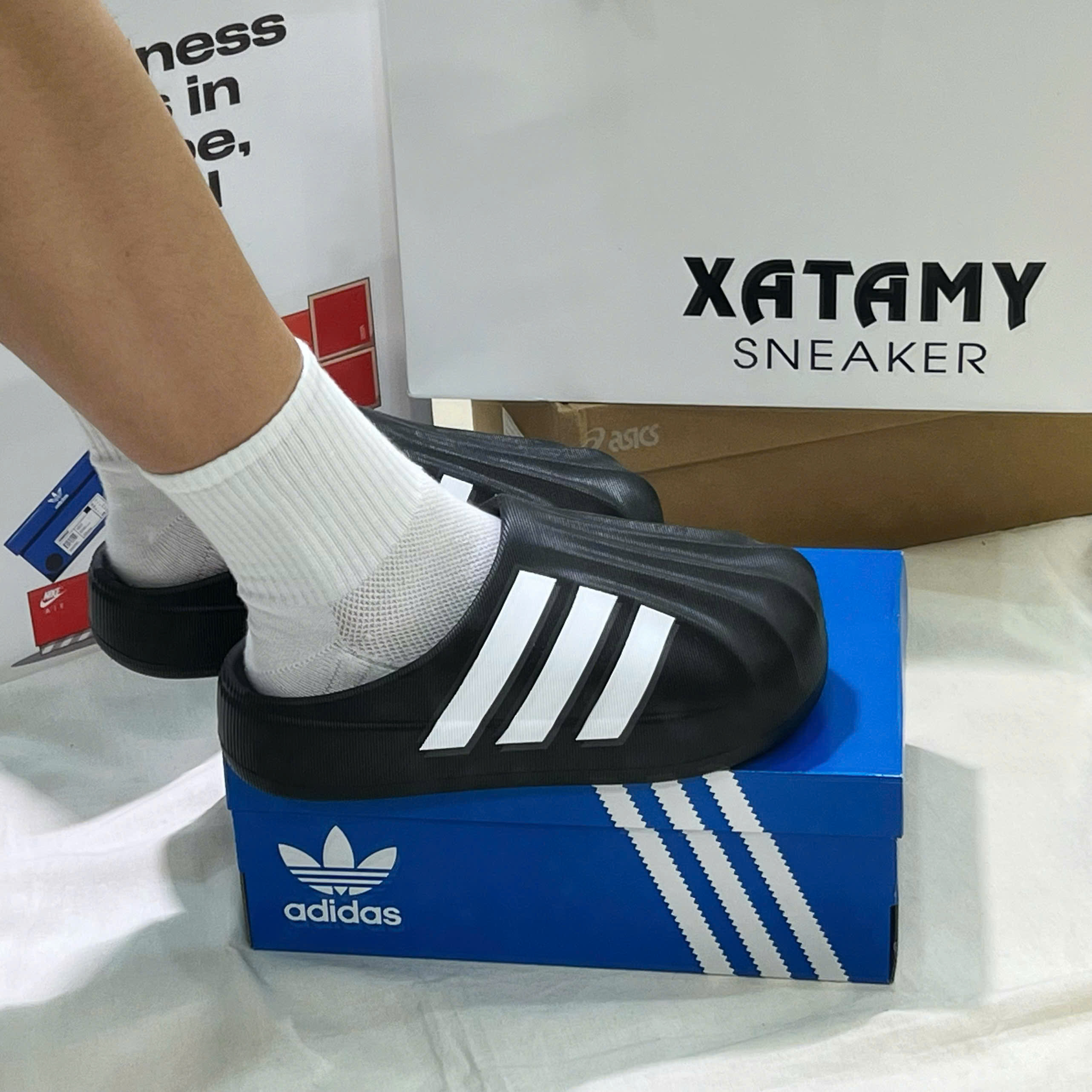 adiFOM Superstar Mule Black IG8277
