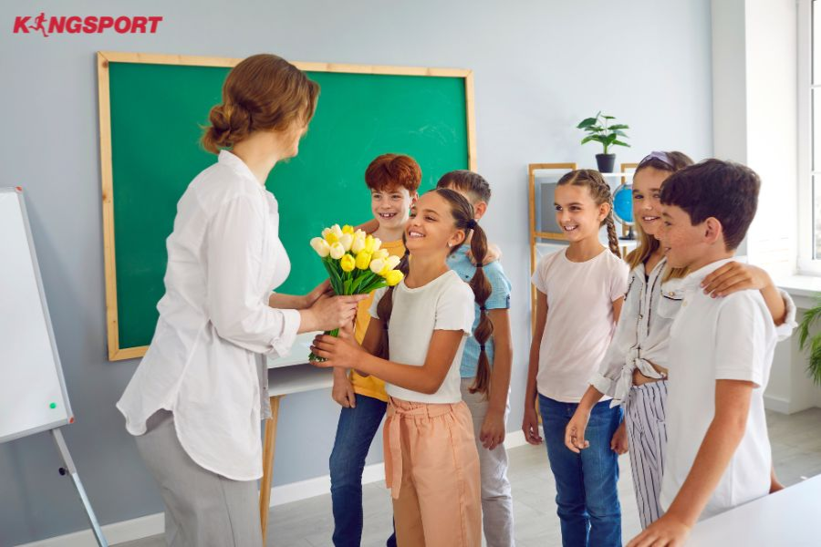 Bật mí 15+ quà tặng cô giáo ngày 8/3 ý nghĩa không nên bỏ lỡ