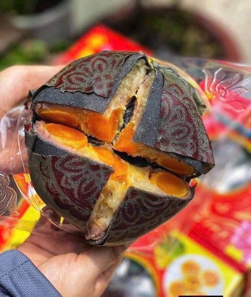 BÁNH PÍA THAN TRE 8 Trứng Song Vị hộp 500g