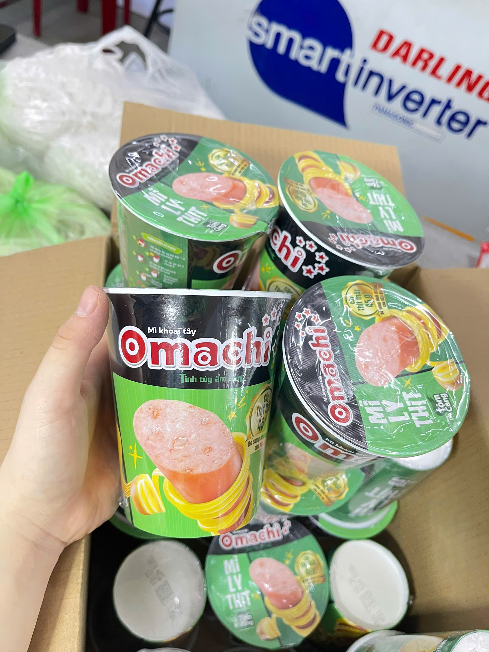 Mì Ly vị lẩu tôm càng có (Thịt ) Omachi 112gr x 6LY