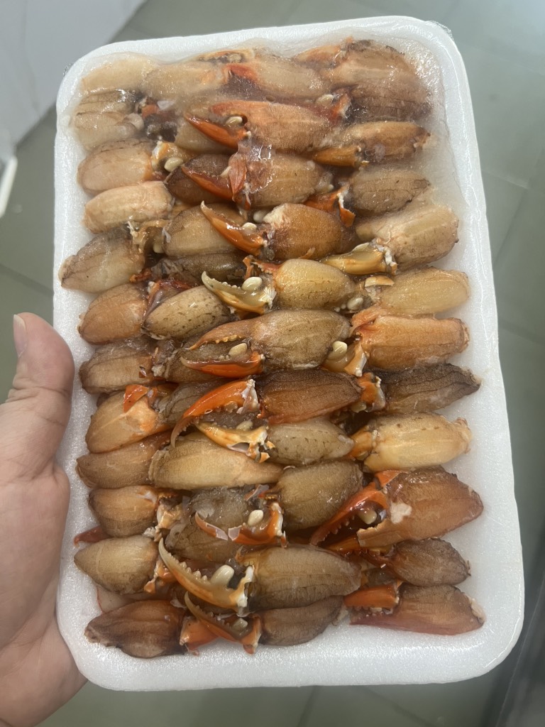 Thịt càng cua khay 400g