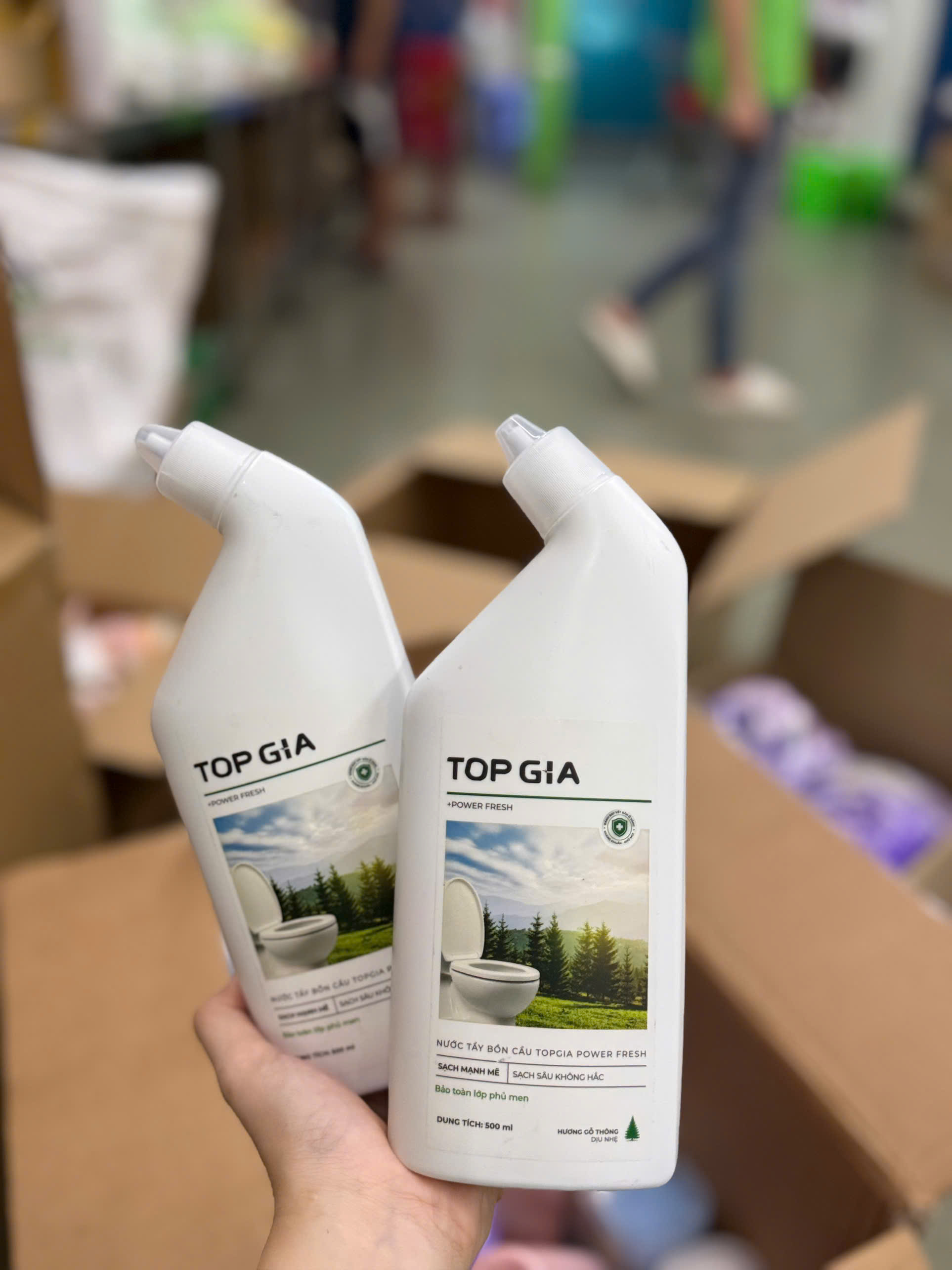 COMBO 2 Chai TRẮNG 2 chai HỒNG rửa bồn cầu 500ml