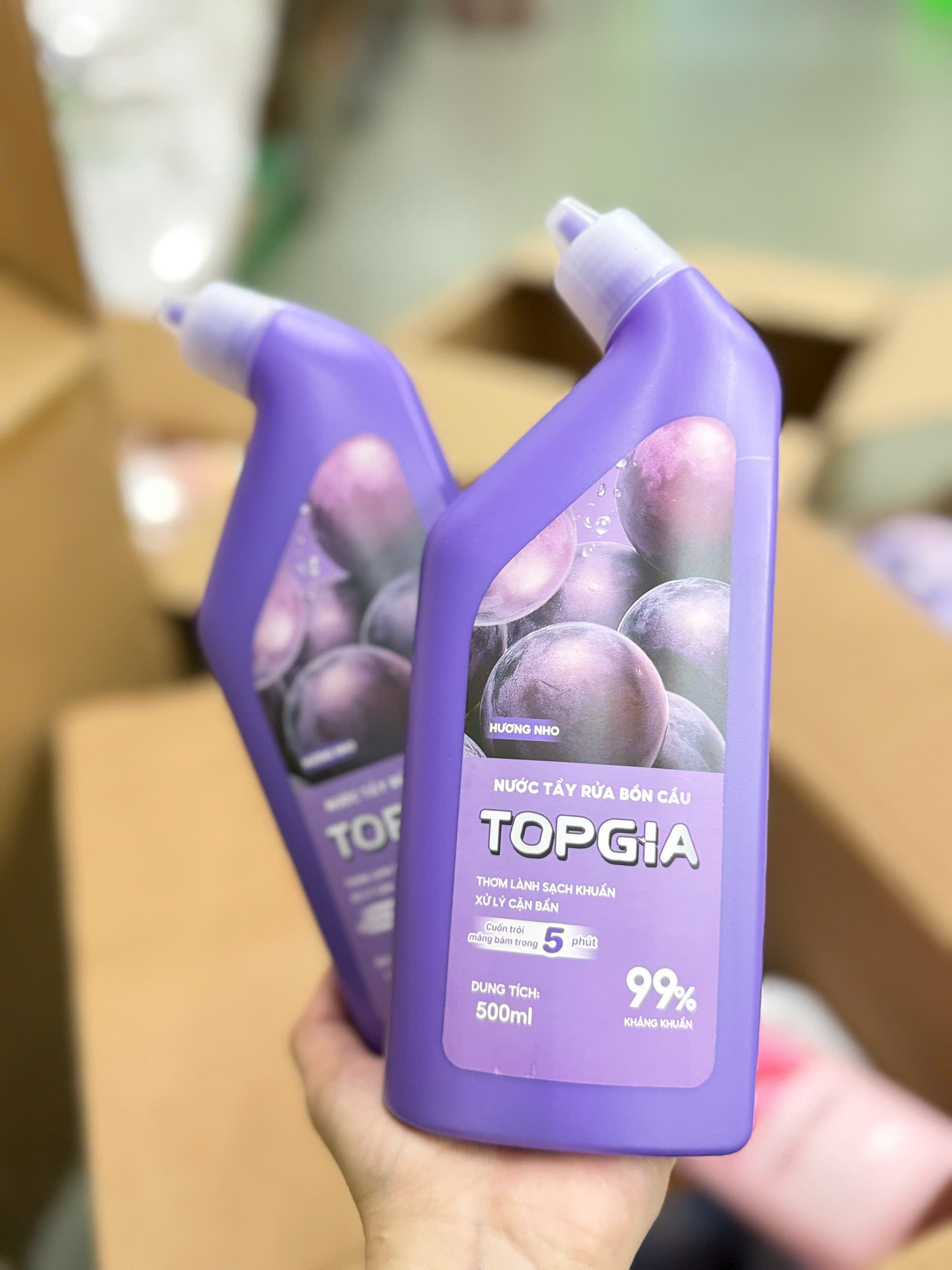 Nước Tẩy Rửa Bồn Cầu Màu TÍM Nhà Vệ Sinh Chai 500ml