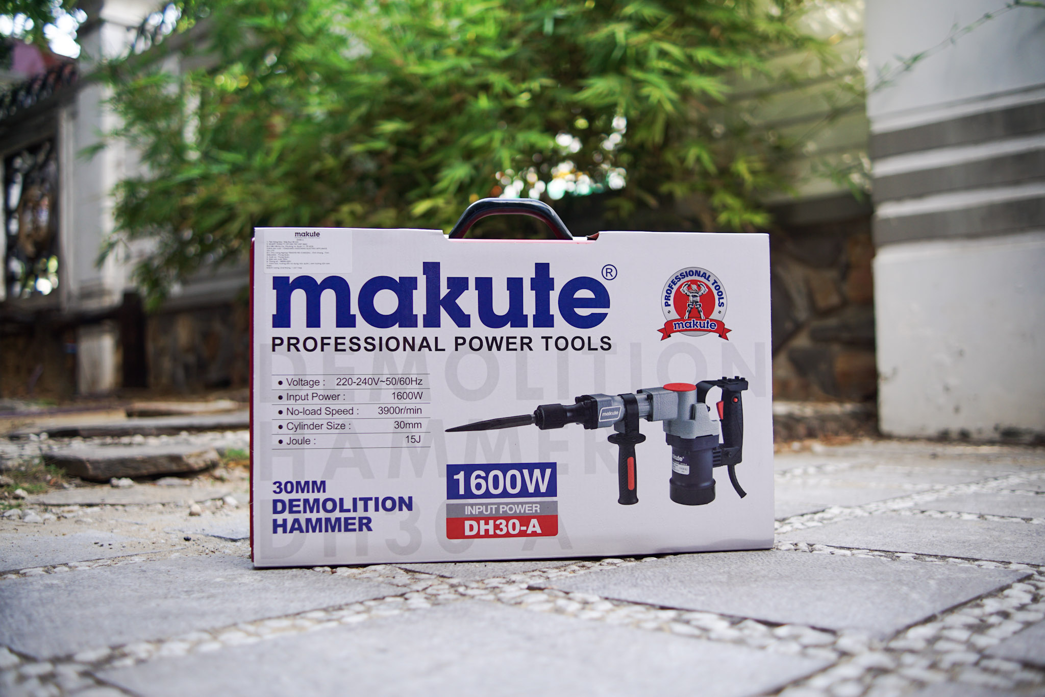 MÁY ĐỤC BÊ TÔNG MAKUTE DH30-A