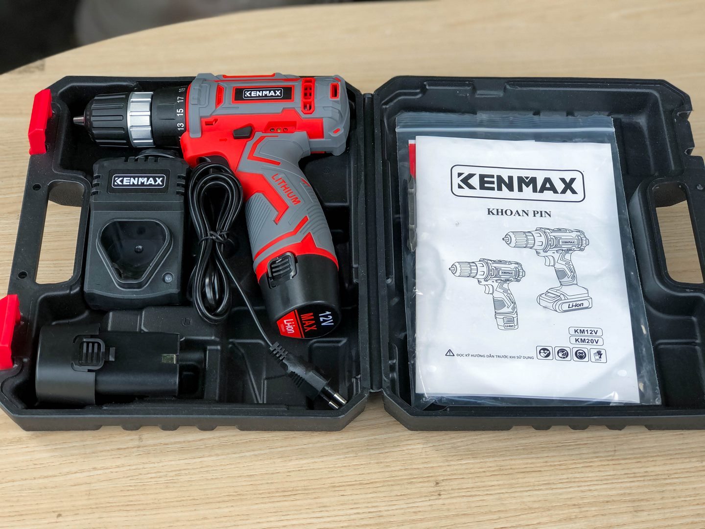 Máy khoan pin 12V KENMAX | KM12V
