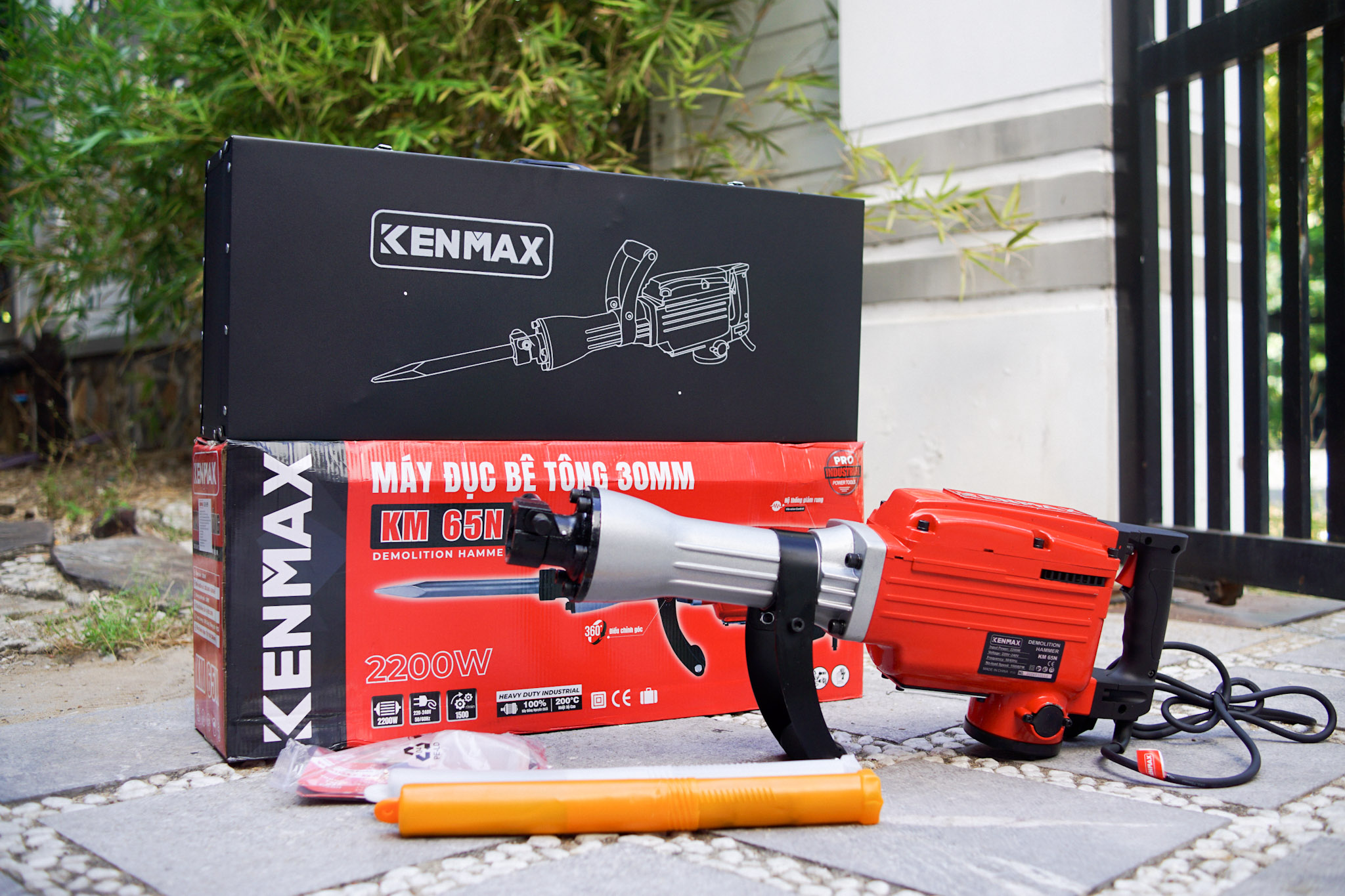 MÁY ĐỤC BÊ TÔNG KENMAX KM 65N