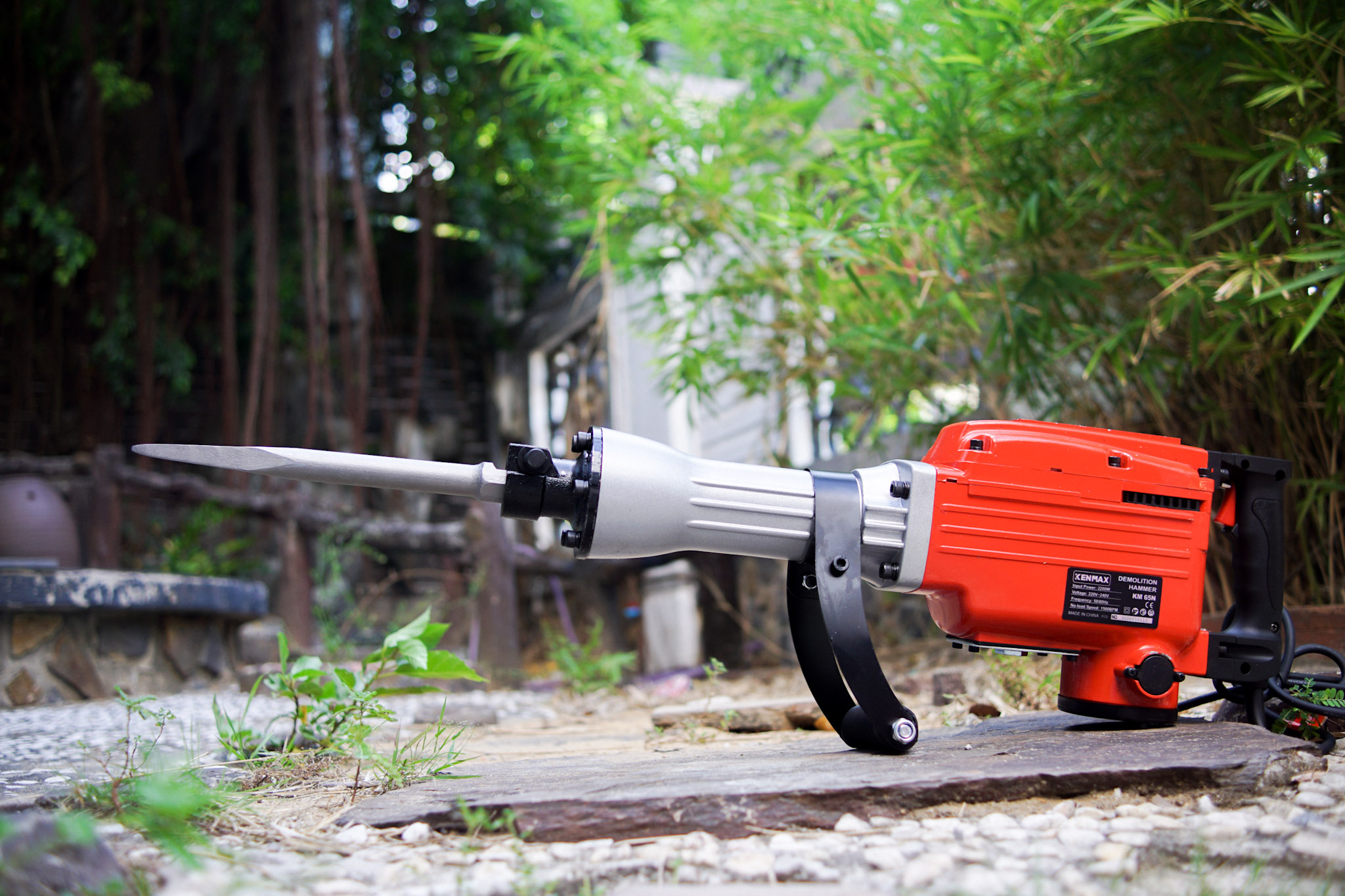 MÁY ĐỤC BÊ TÔNG KENMAX KM 65N