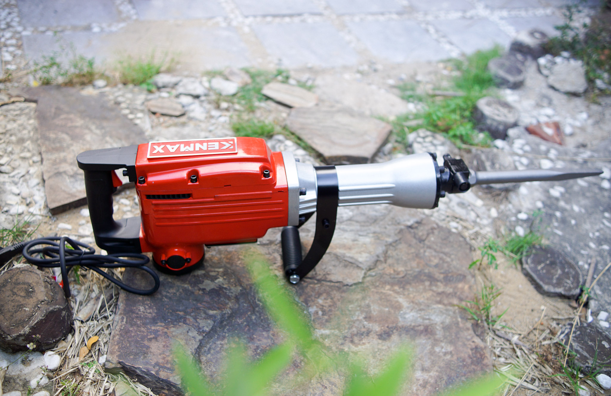 MÁY ĐỤC BÊ TÔNG KENMAX KM 65N
