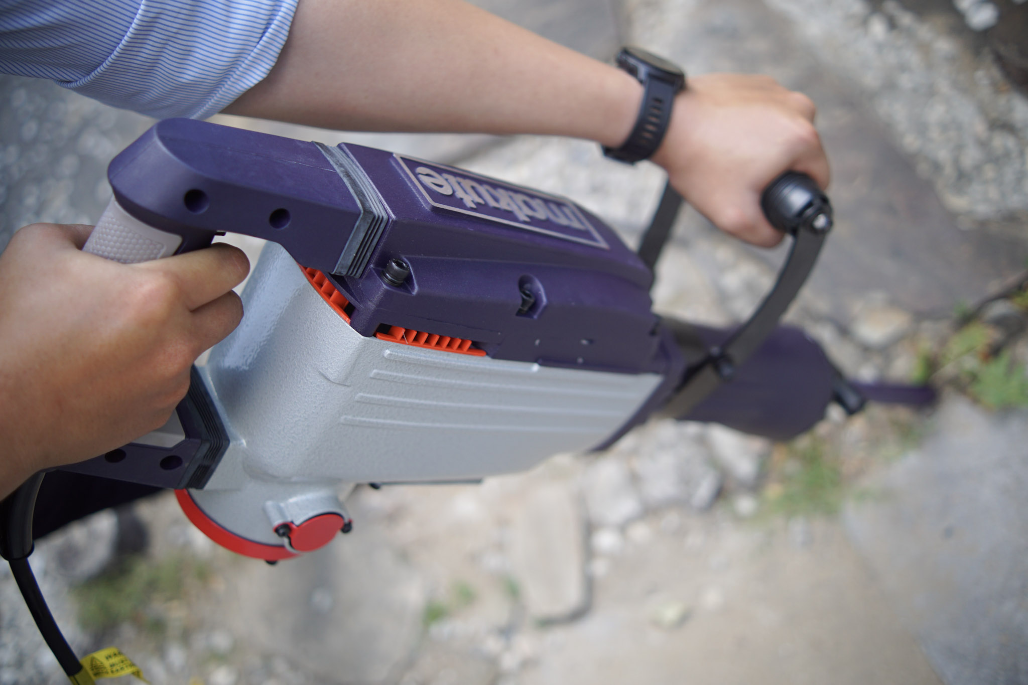 MÁY ĐỤC MAKUTE (30ly) DH65