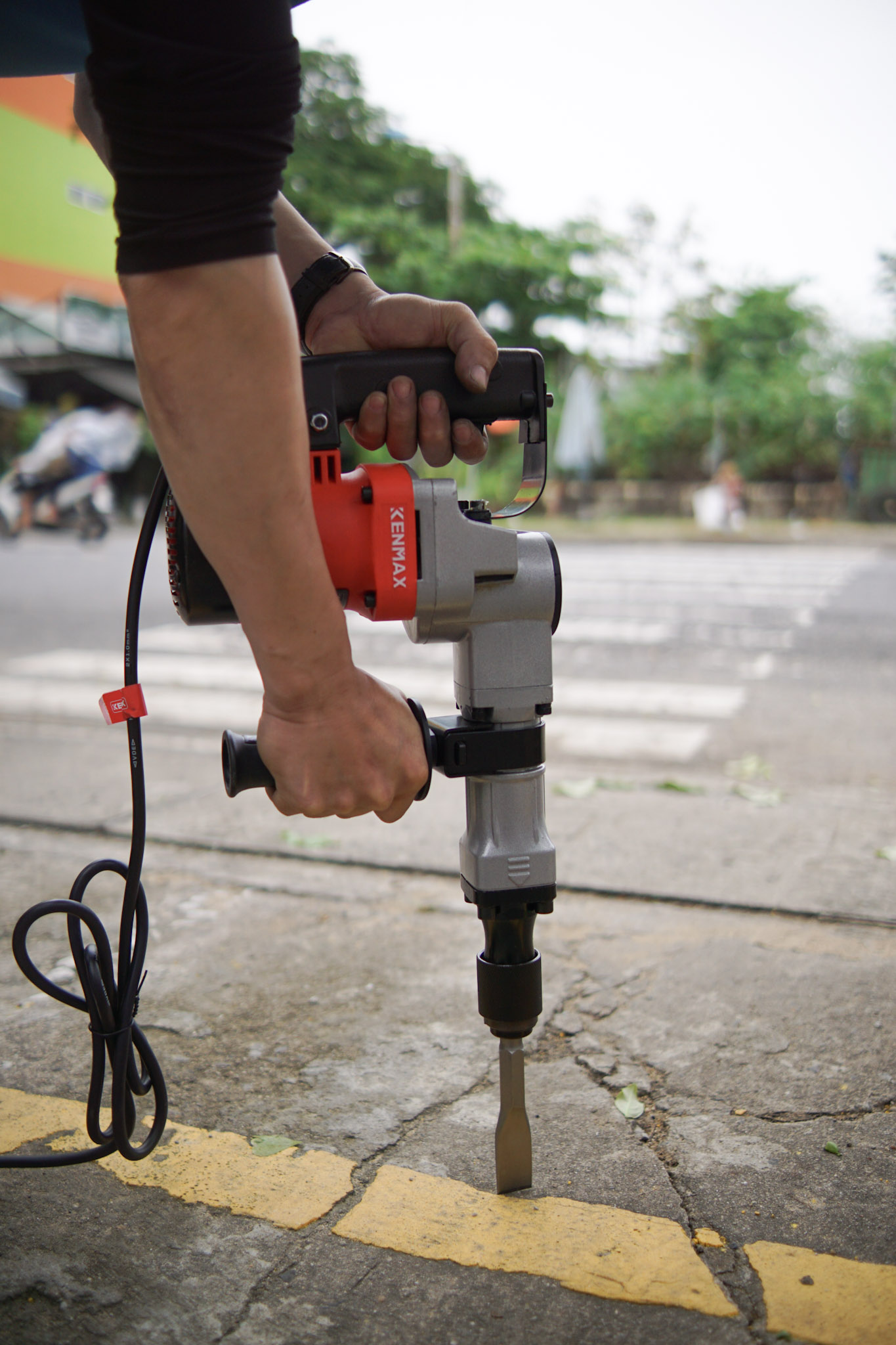 MÁY ĐỤC BÊ TÔNG KENMAX KM 0835N