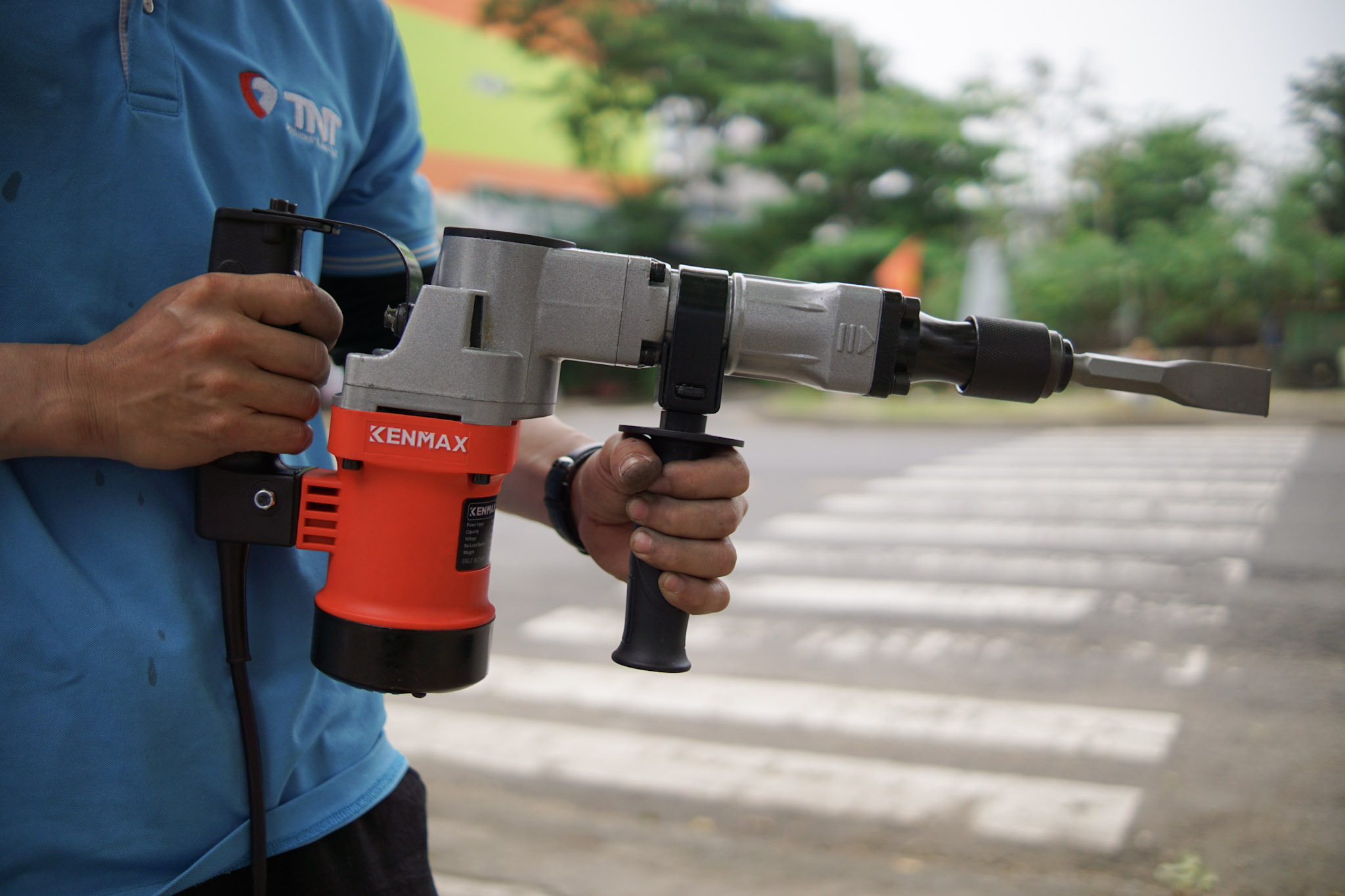 MÁY ĐỤC BÊ TÔNG KENMAX KM 0835N