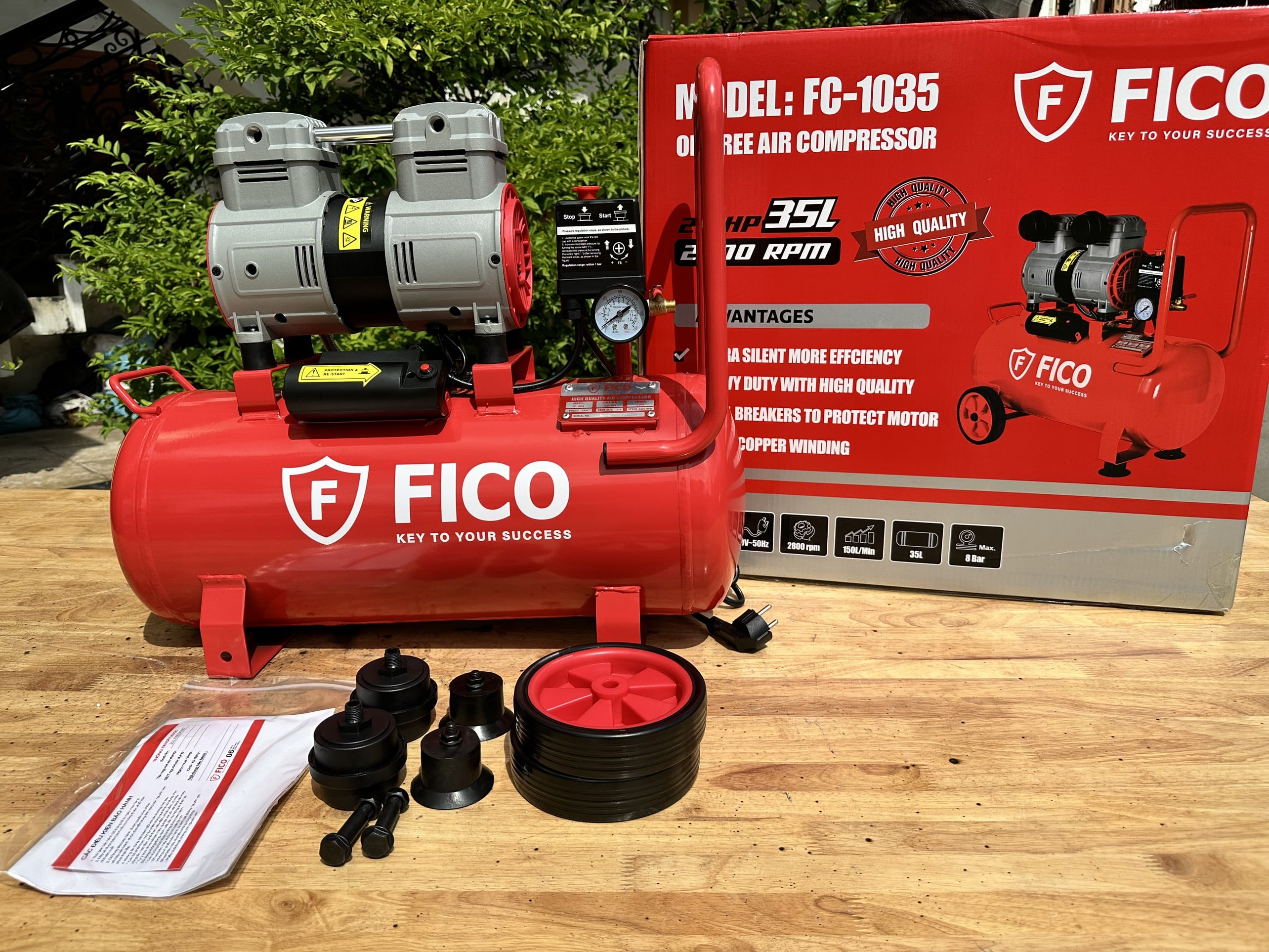 Máy nén khí không dầu 35L FC-1035