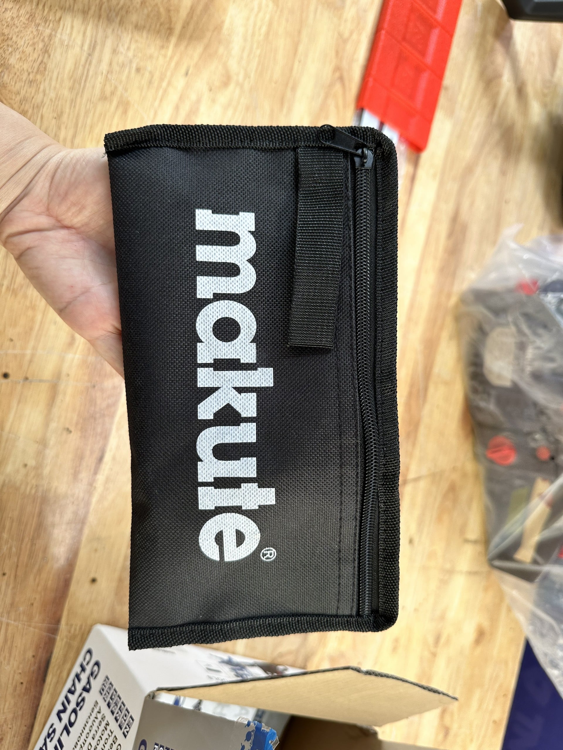 Máy cưa xích xăng GC2301