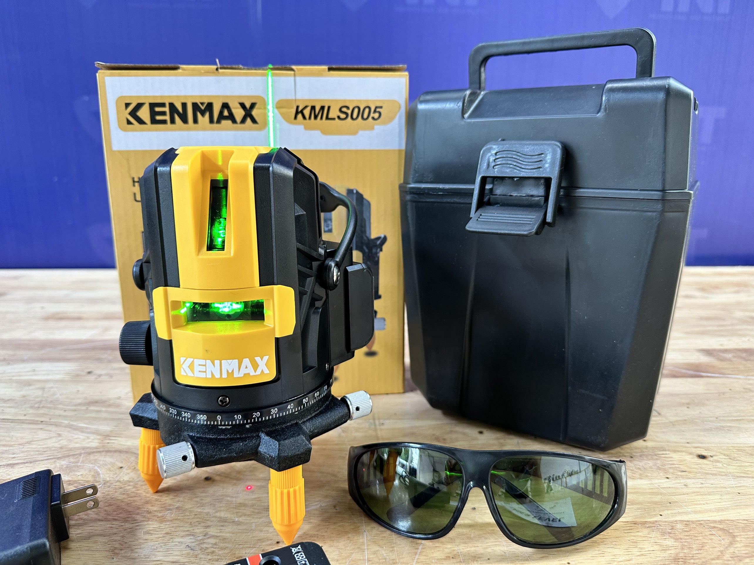 Máy cân bằng tia laser 5 tia xanh KMLS005