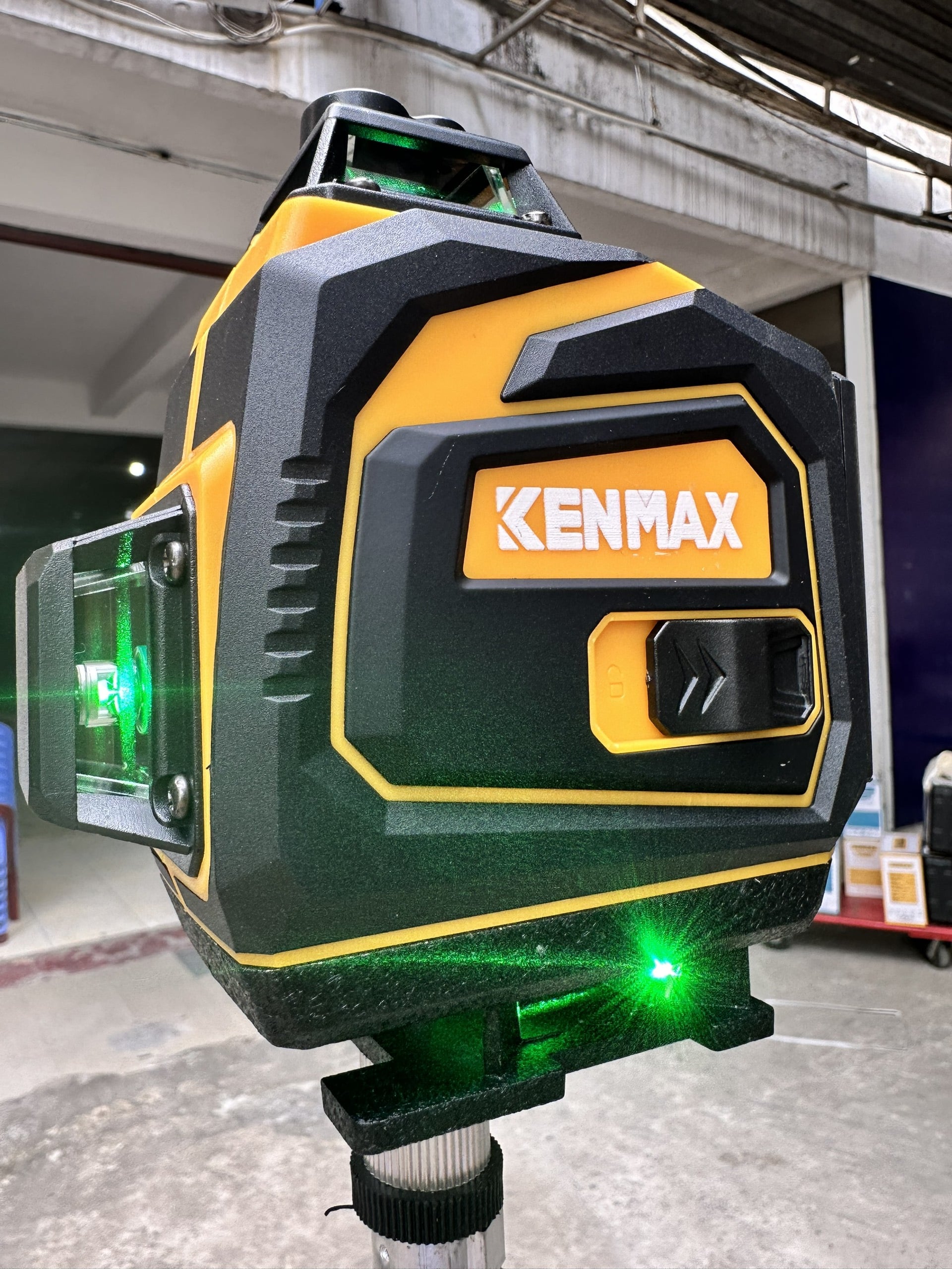 Máy cân bằng tia laser KMLS016