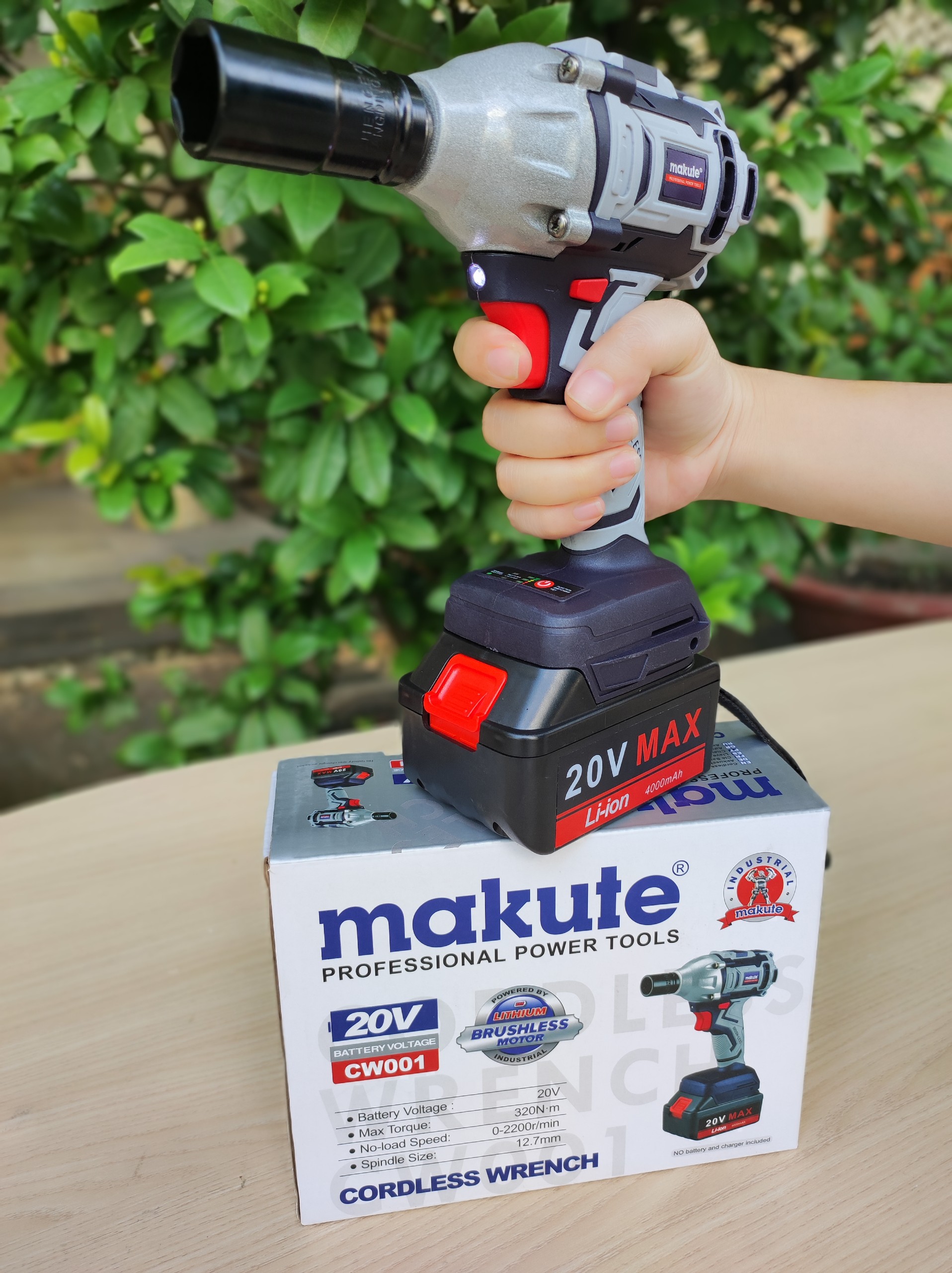 Máy bắn đai ốc dùng  pin CW001(20V)