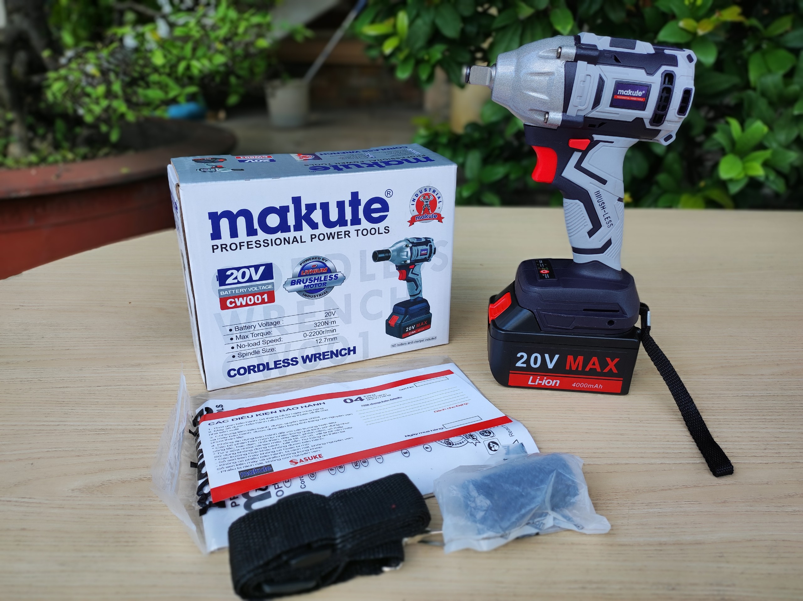 Máy bắn đai ốc dùng  pin CW001(20V)