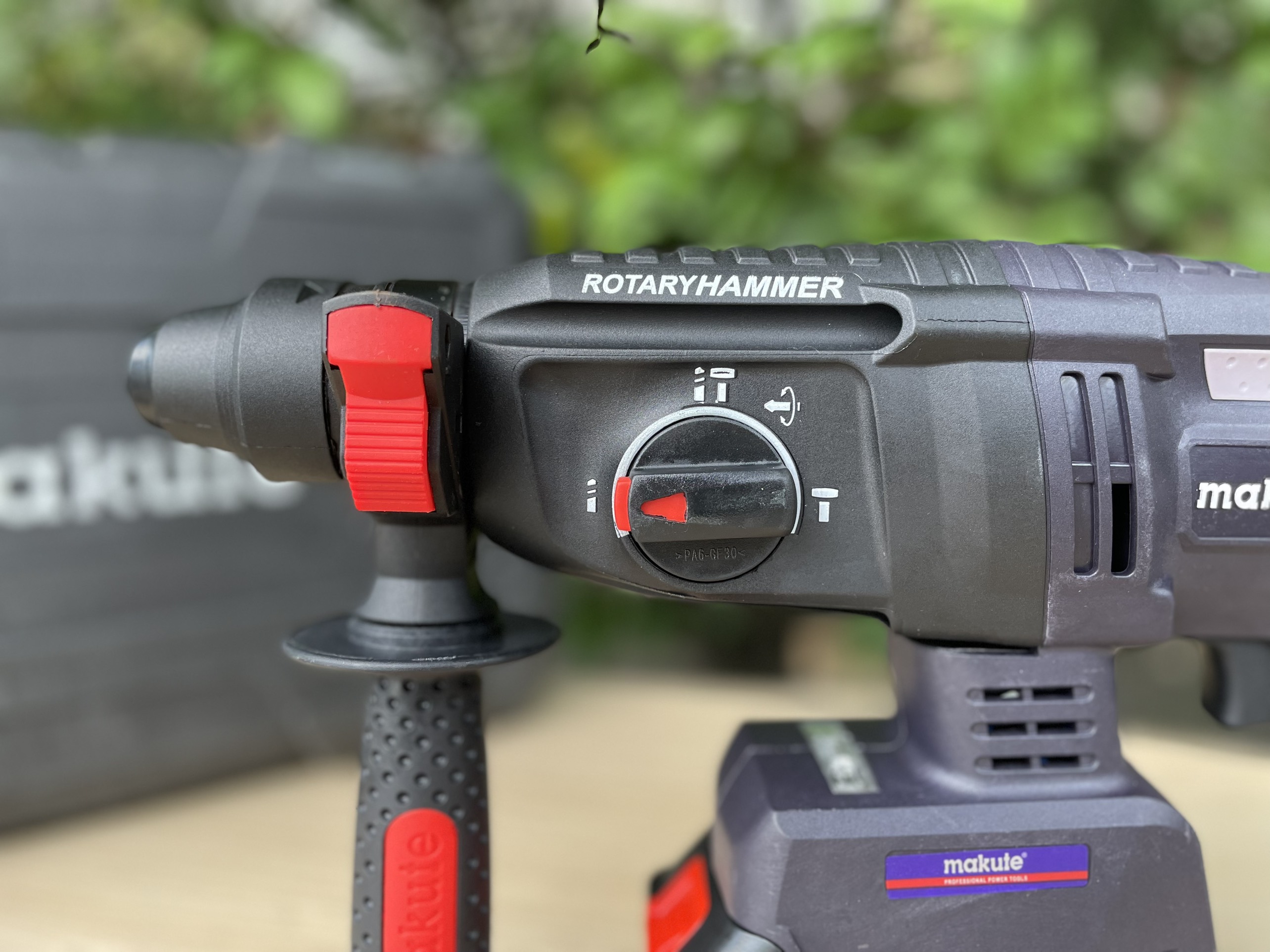 Máy khoan búa dùng  pin CHD001(20V)