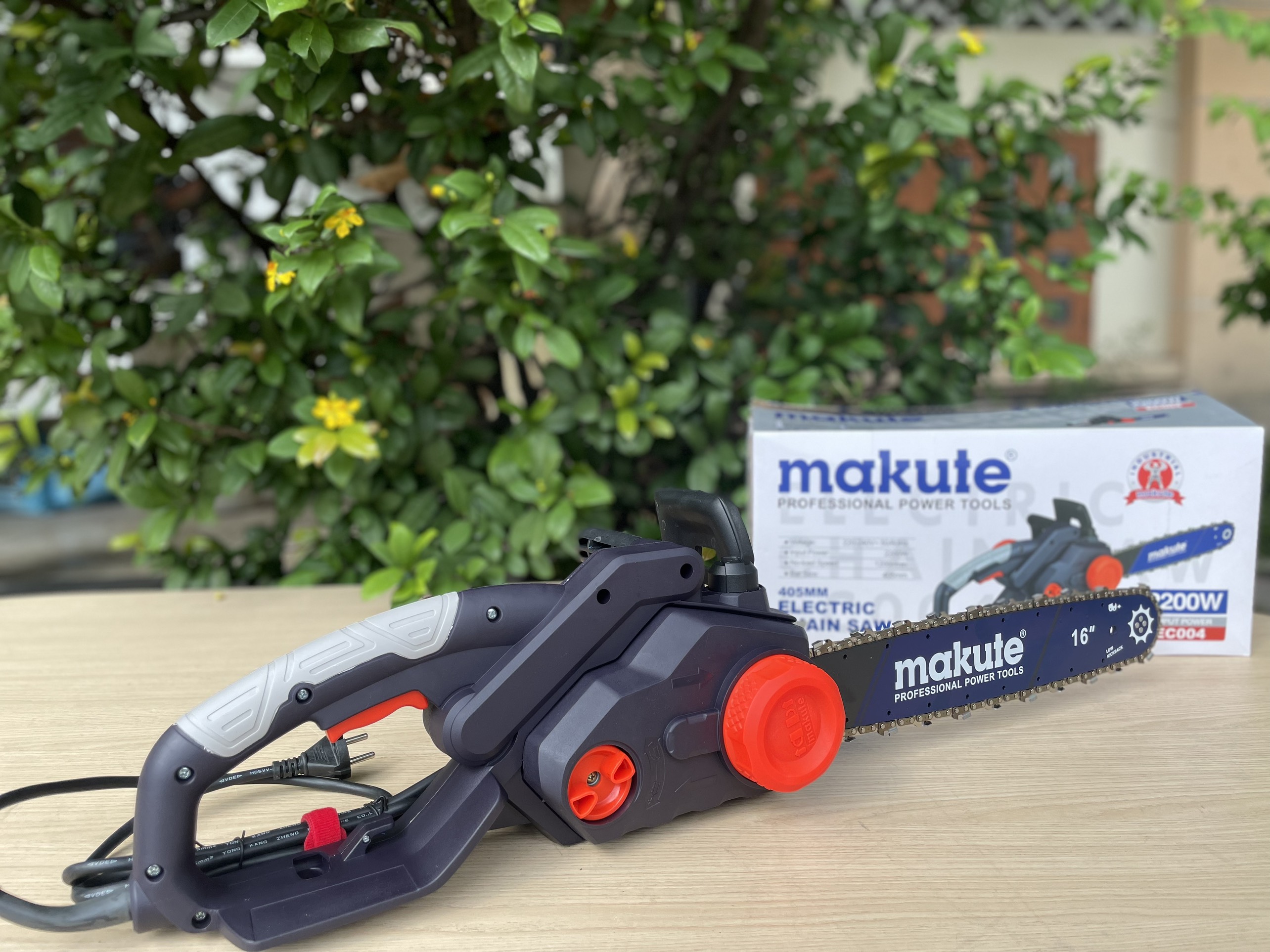 Máy cưa xích điện EC004