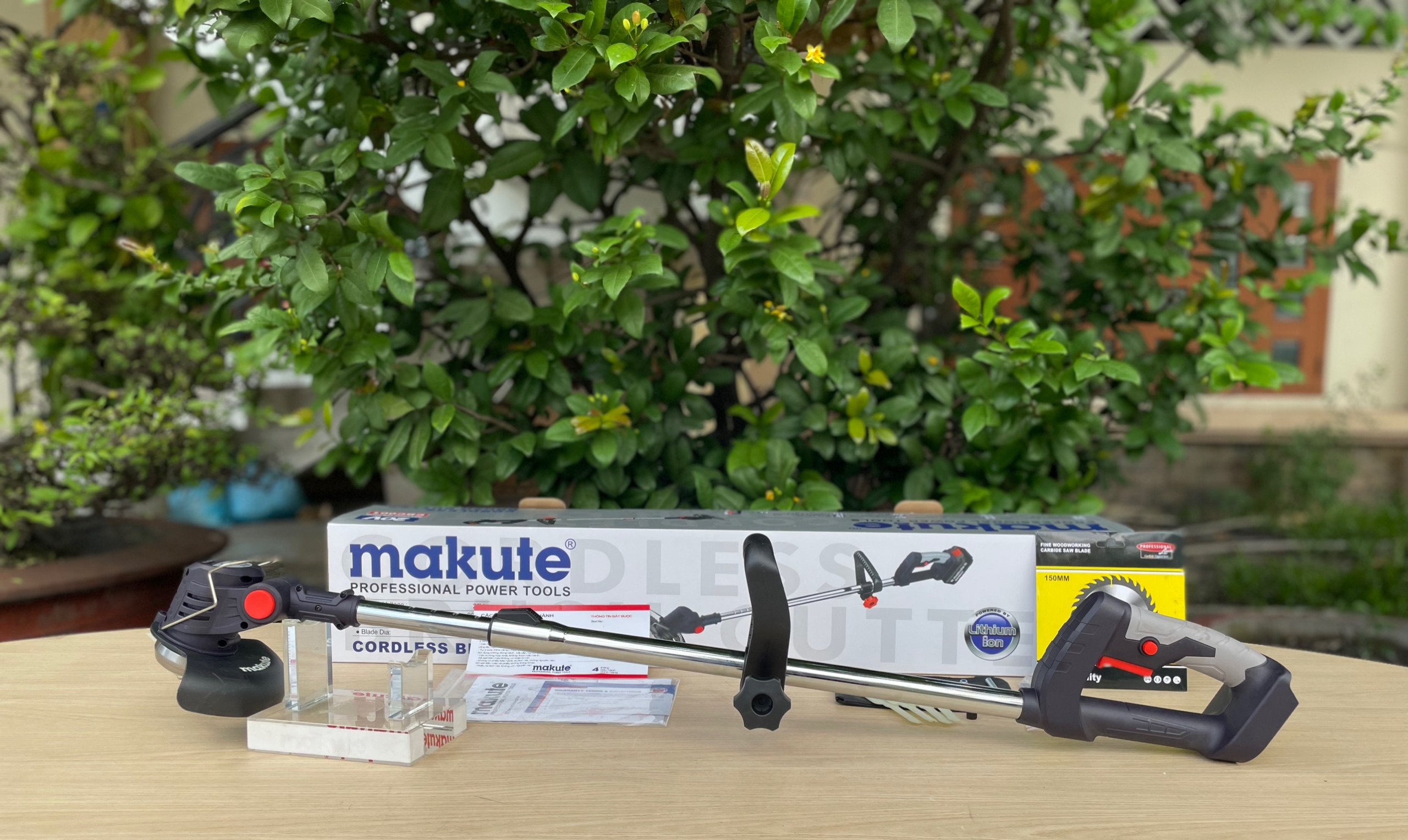 Máy cắt cỏ dùng pin CBC001