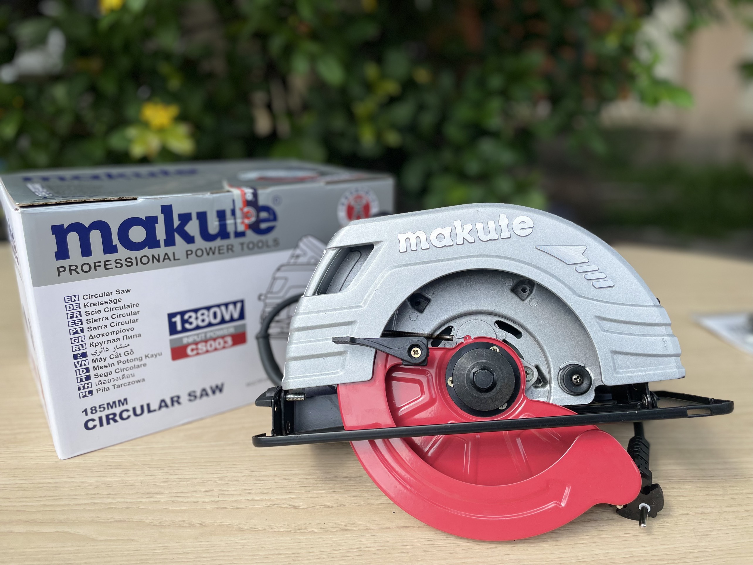 Máy cưa gỗ MAKUTE CS003