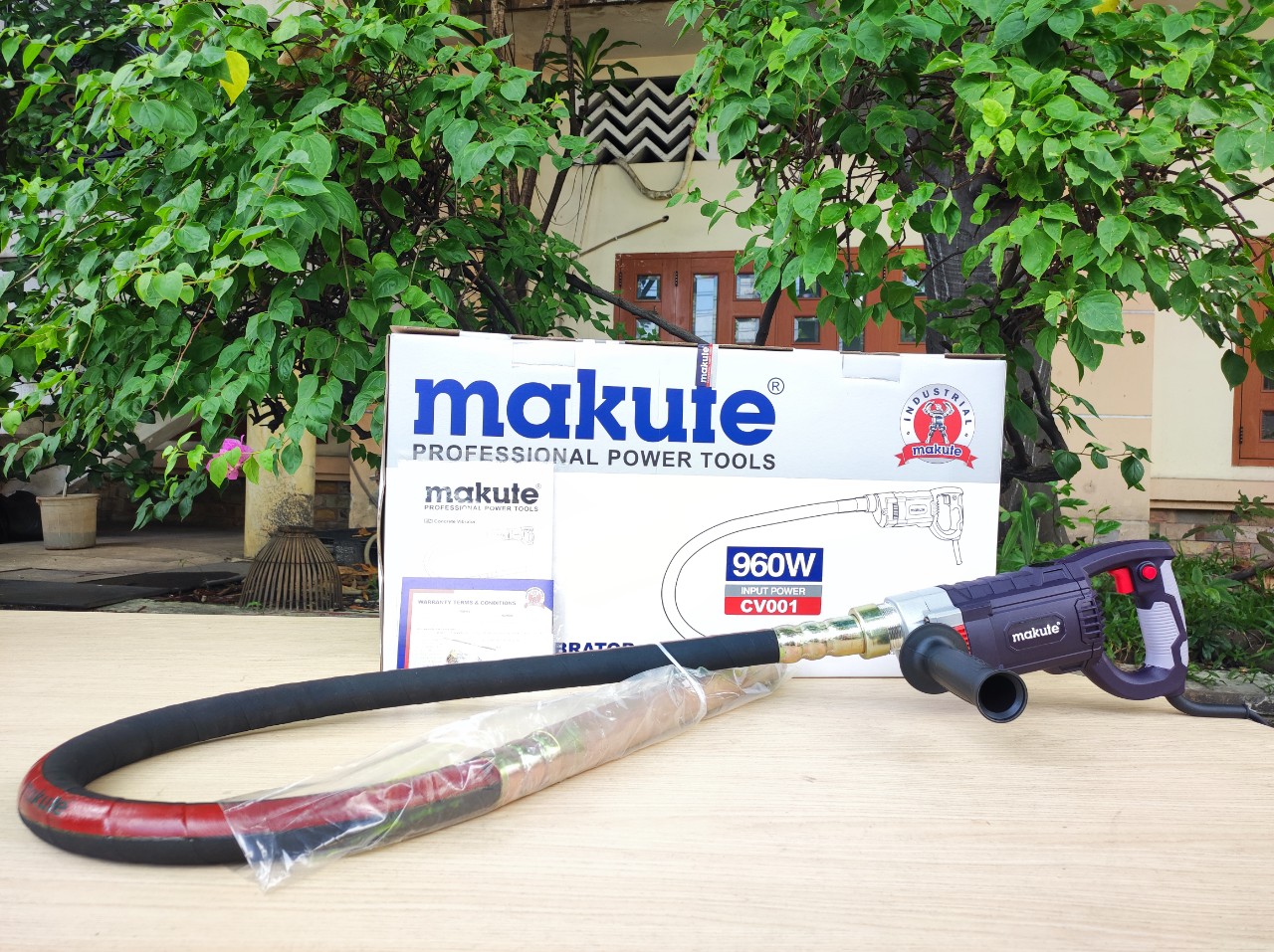 Máy đầm dùi CV001