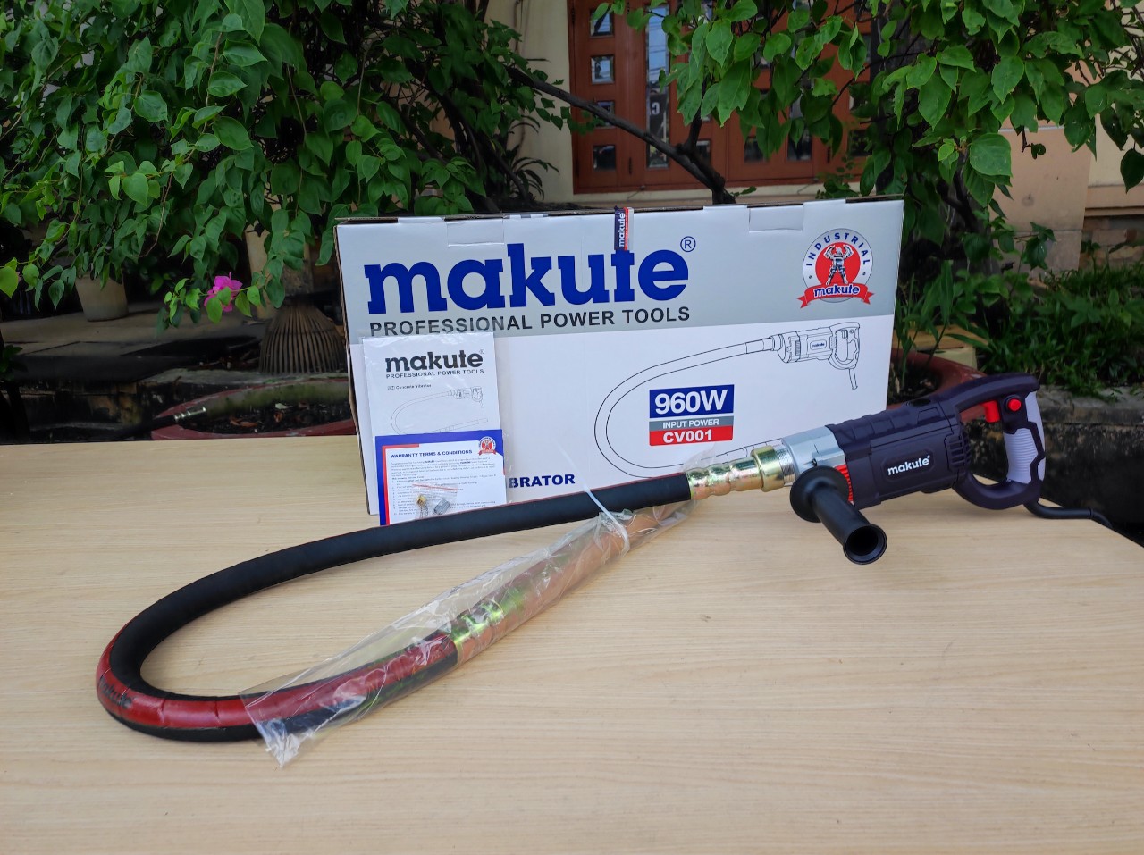 Máy đầm dùi CV001