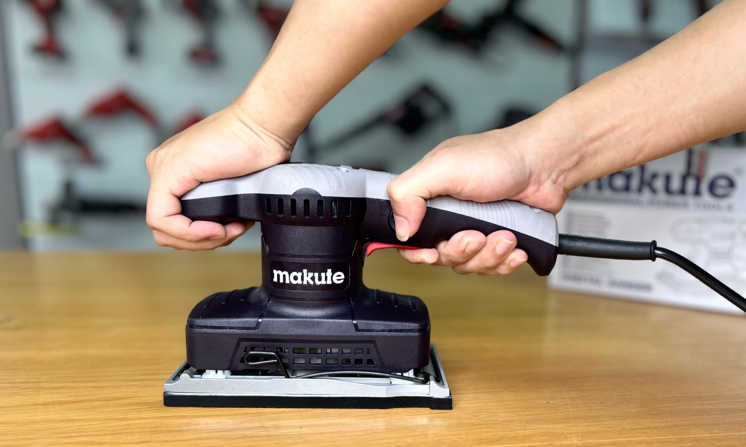 Máy chà nhám rung OS002