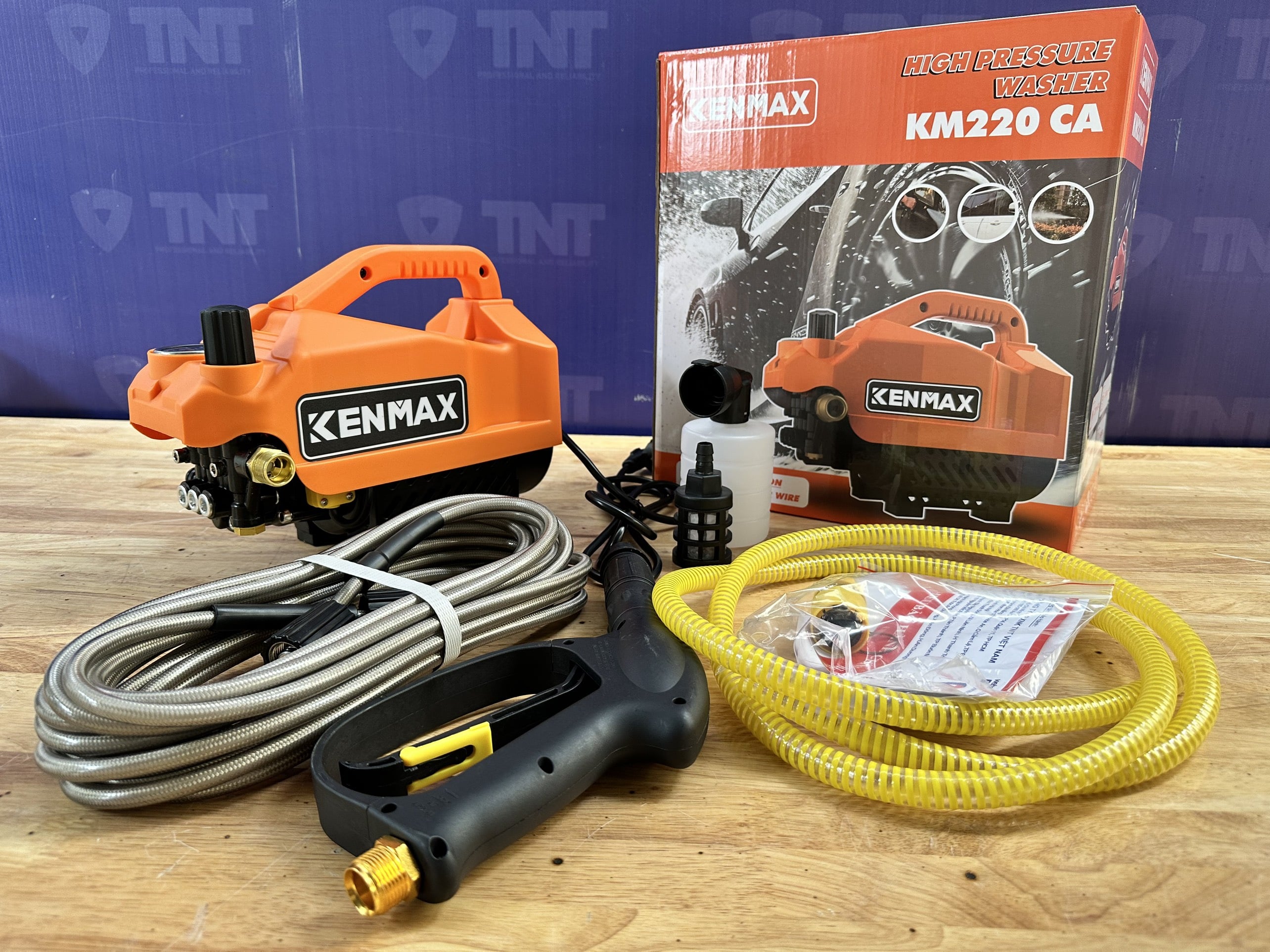 Máy xịt rửa có chính áp KENMAX KM220-CA