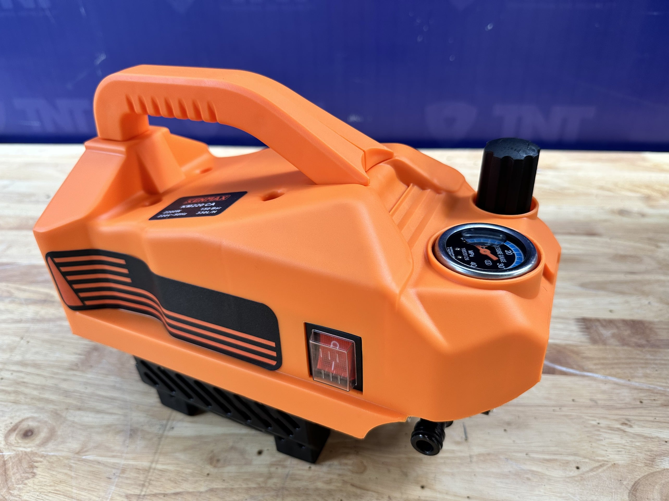 Máy xịt rửa có chính áp KENMAX KM220-CA