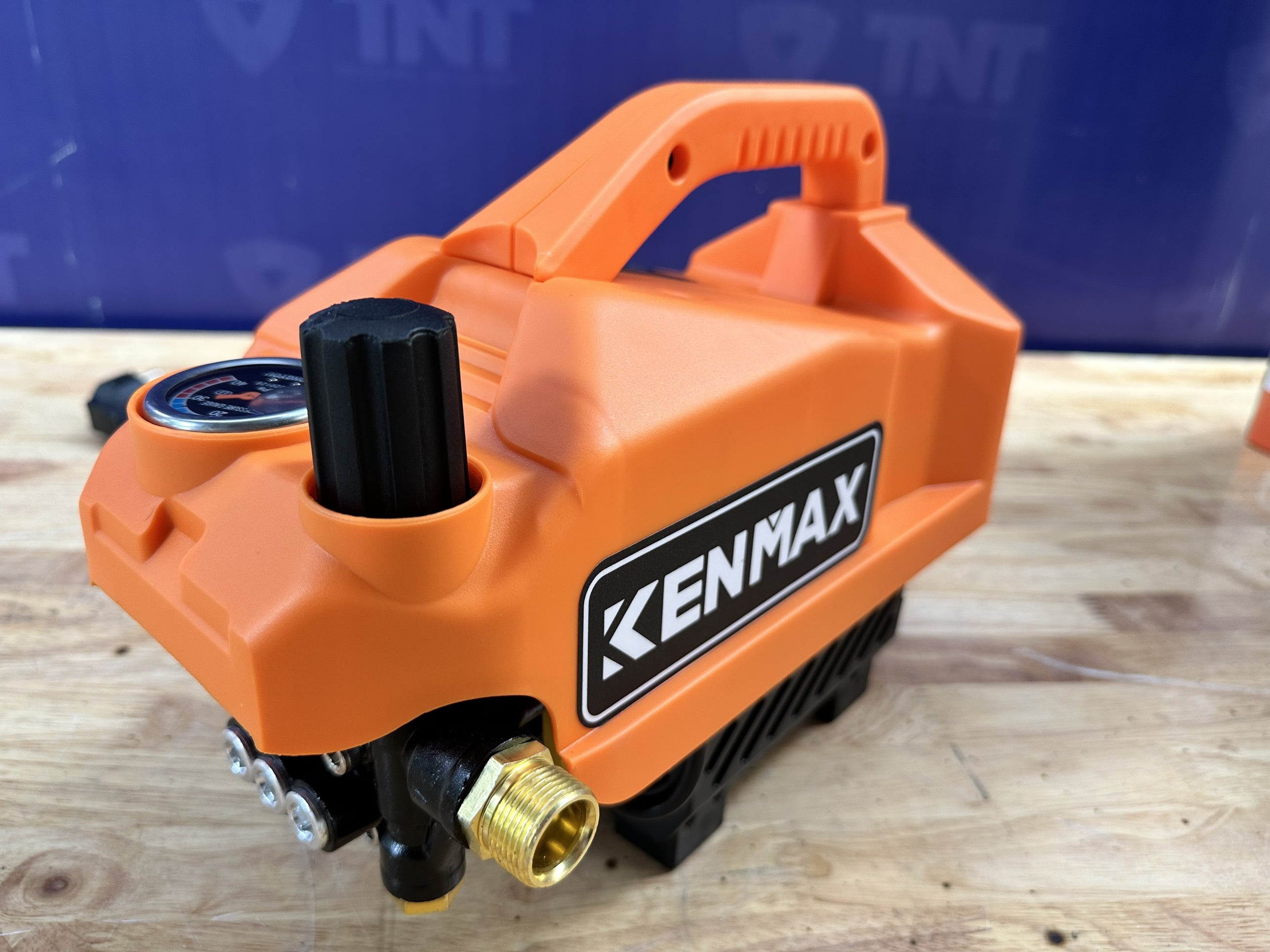 Máy xịt rửa có chính áp KENMAX KM220-CA