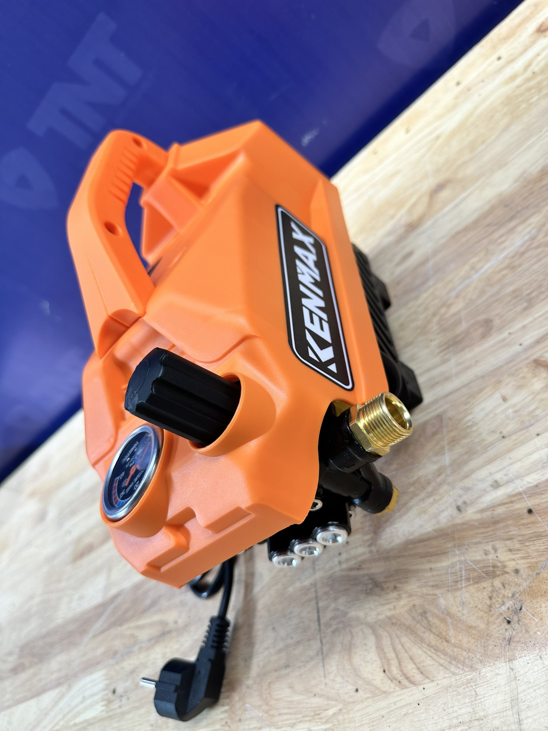 Máy xịt rửa có chính áp KENMAX KM220-CA