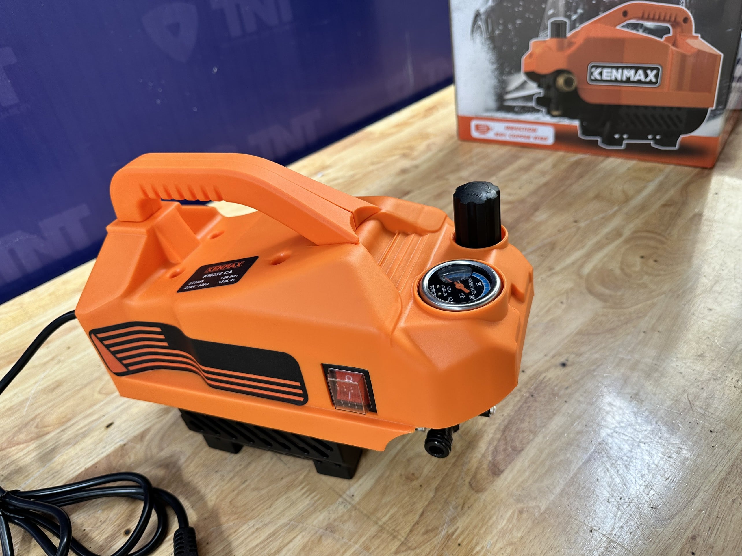 Máy xịt rửa có chính áp KENMAX KM220-CA