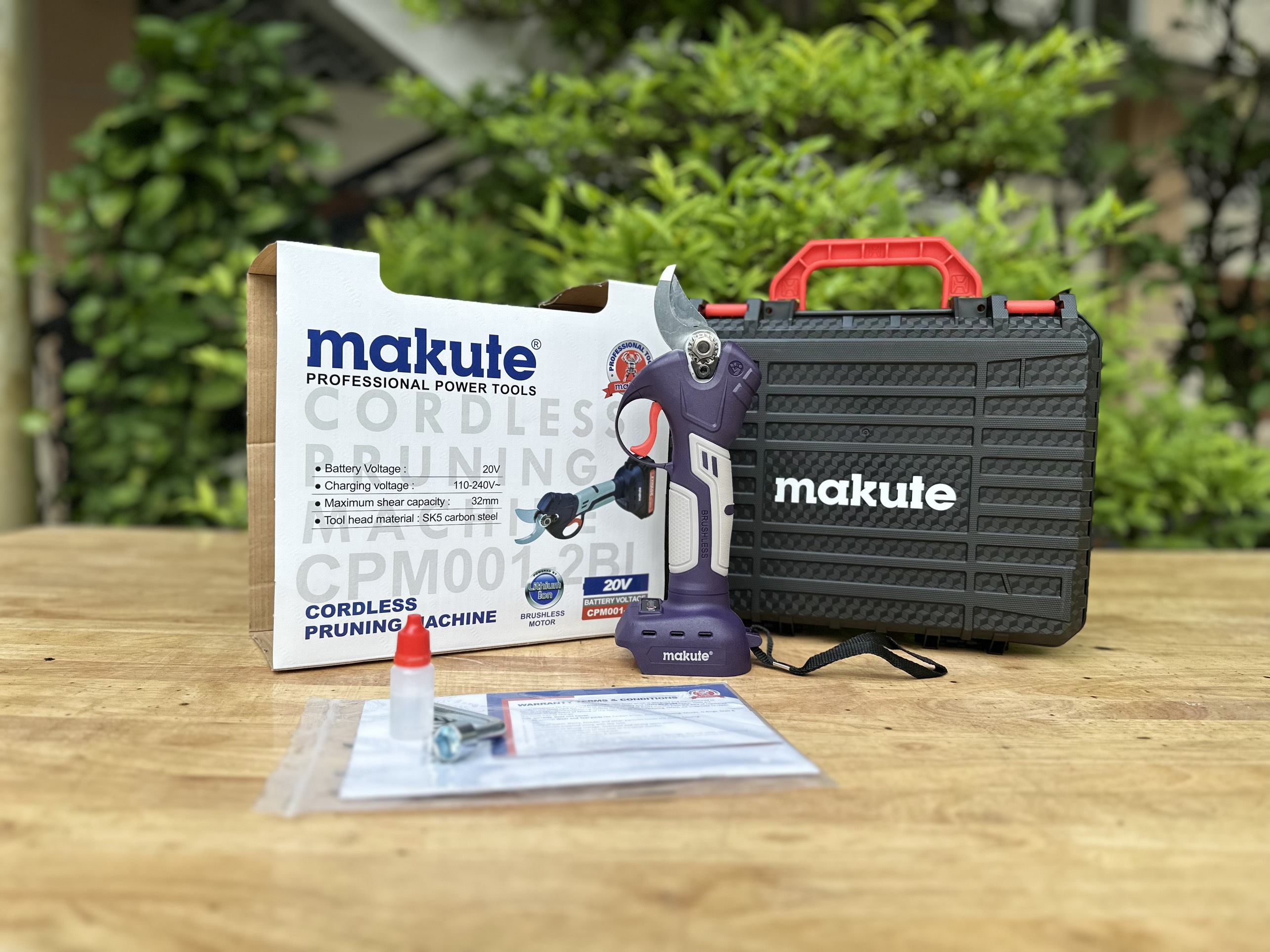 Máy cắt cành pin CPM001