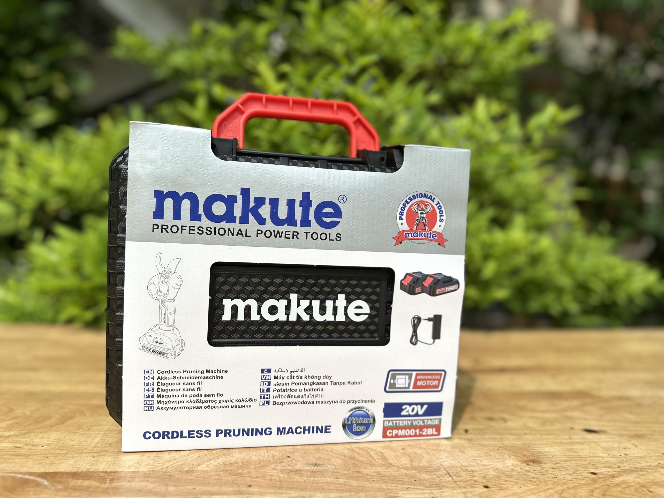 Máy cắt cành pin CPM001