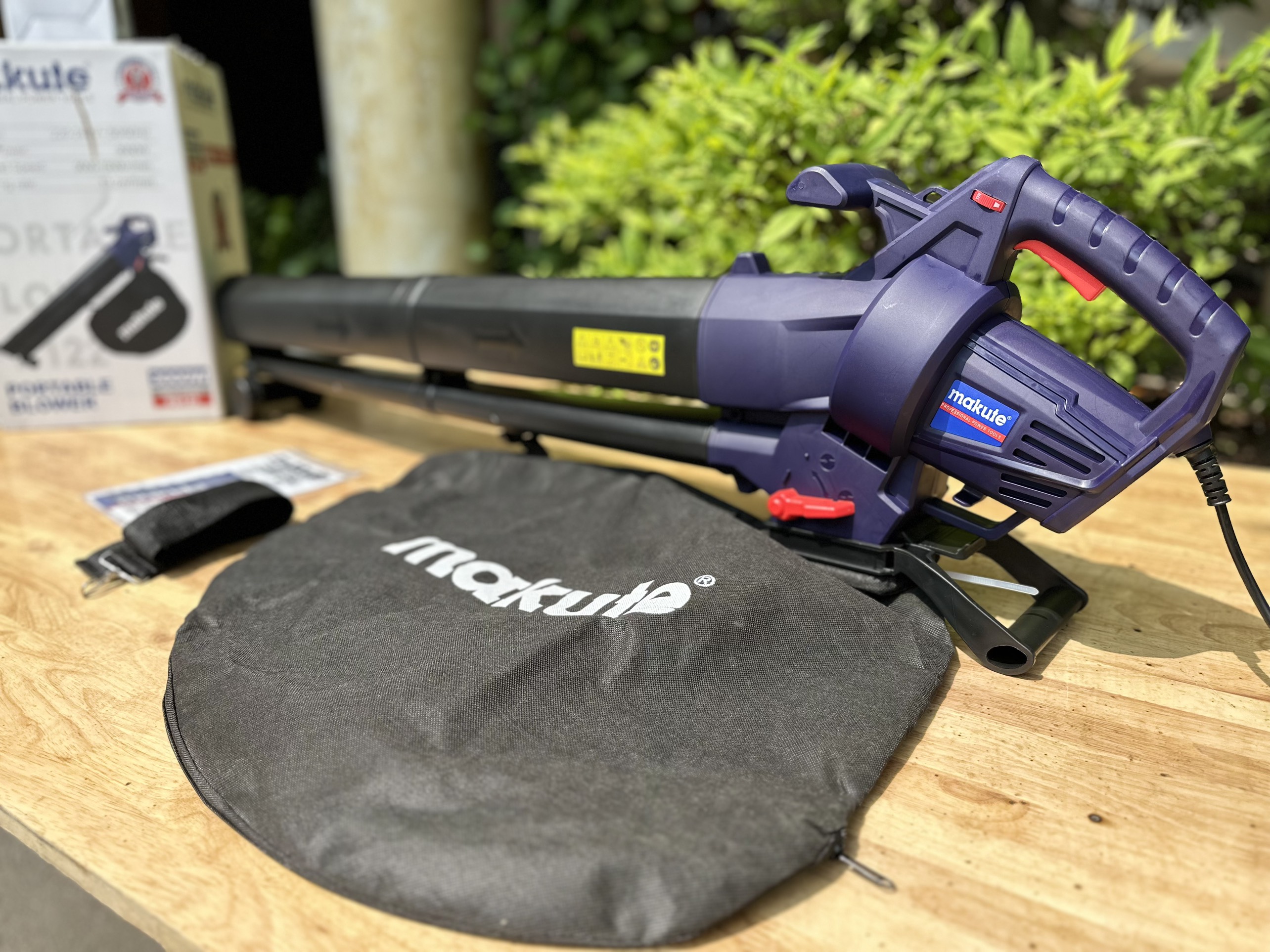 Máy Thổi bụi 2 chức năng PB122 3000W