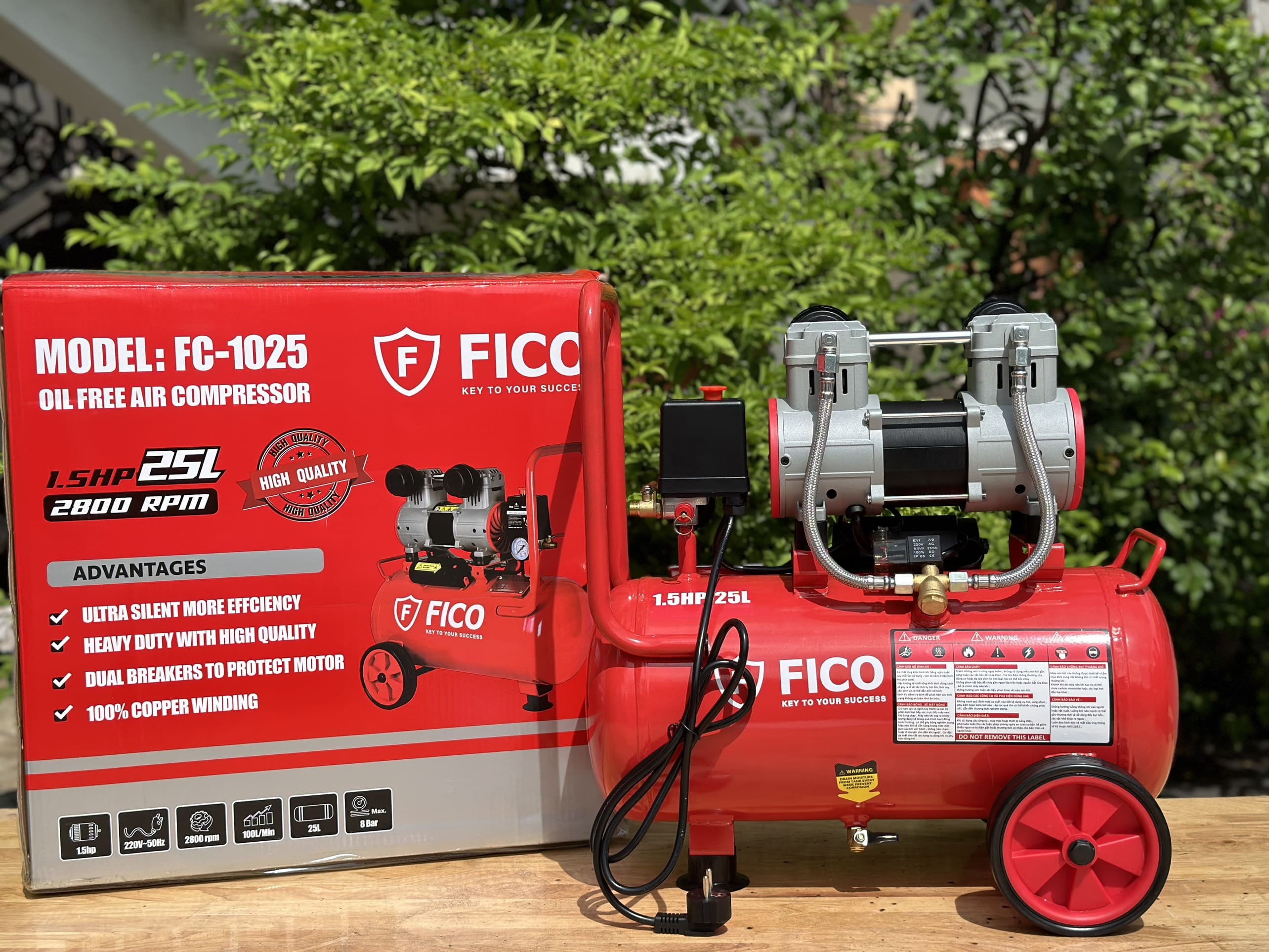 Máy nén khí không dầu 25L FC-1025