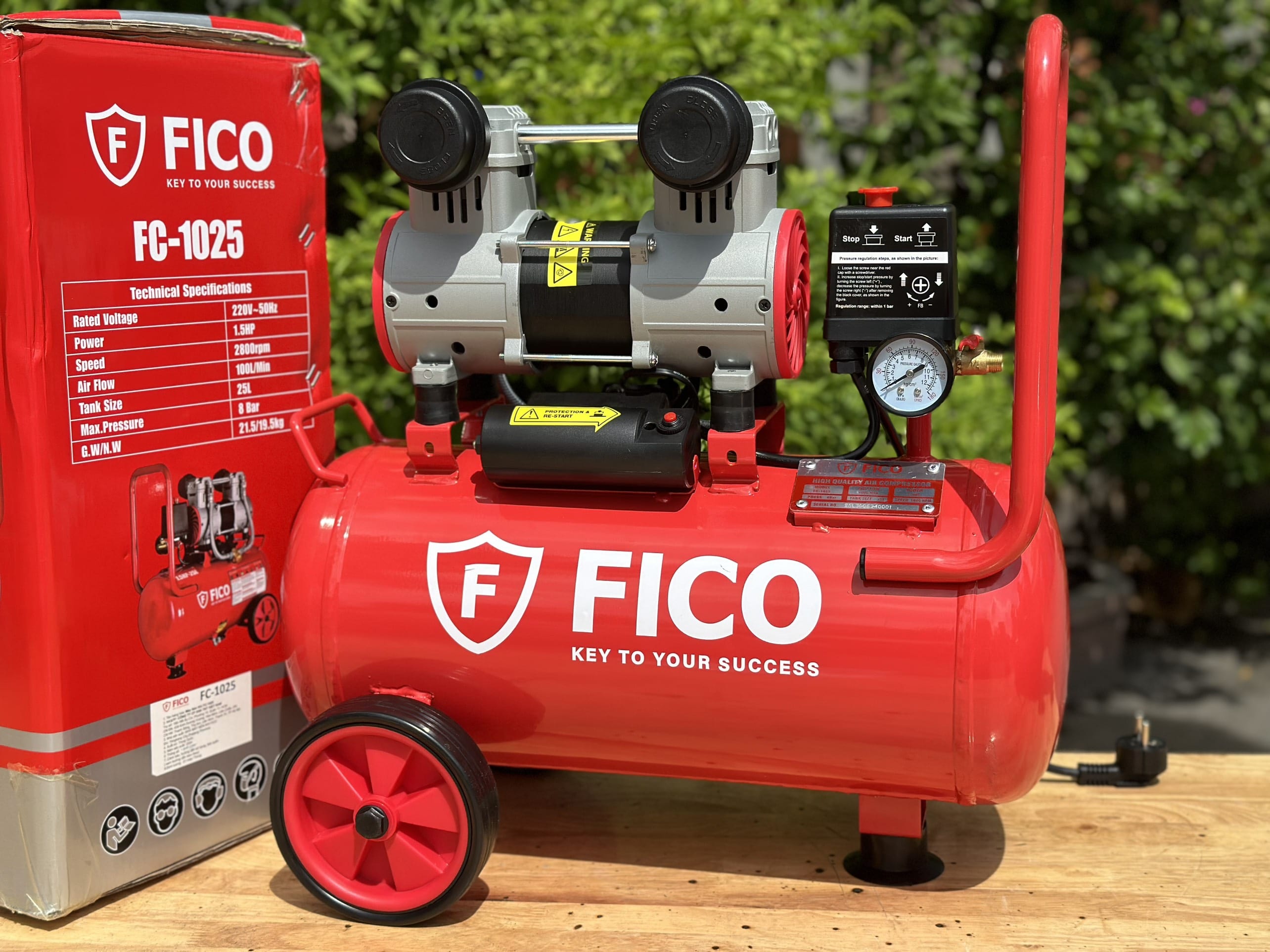 Máy nén khí không dầu 25L FC-1025