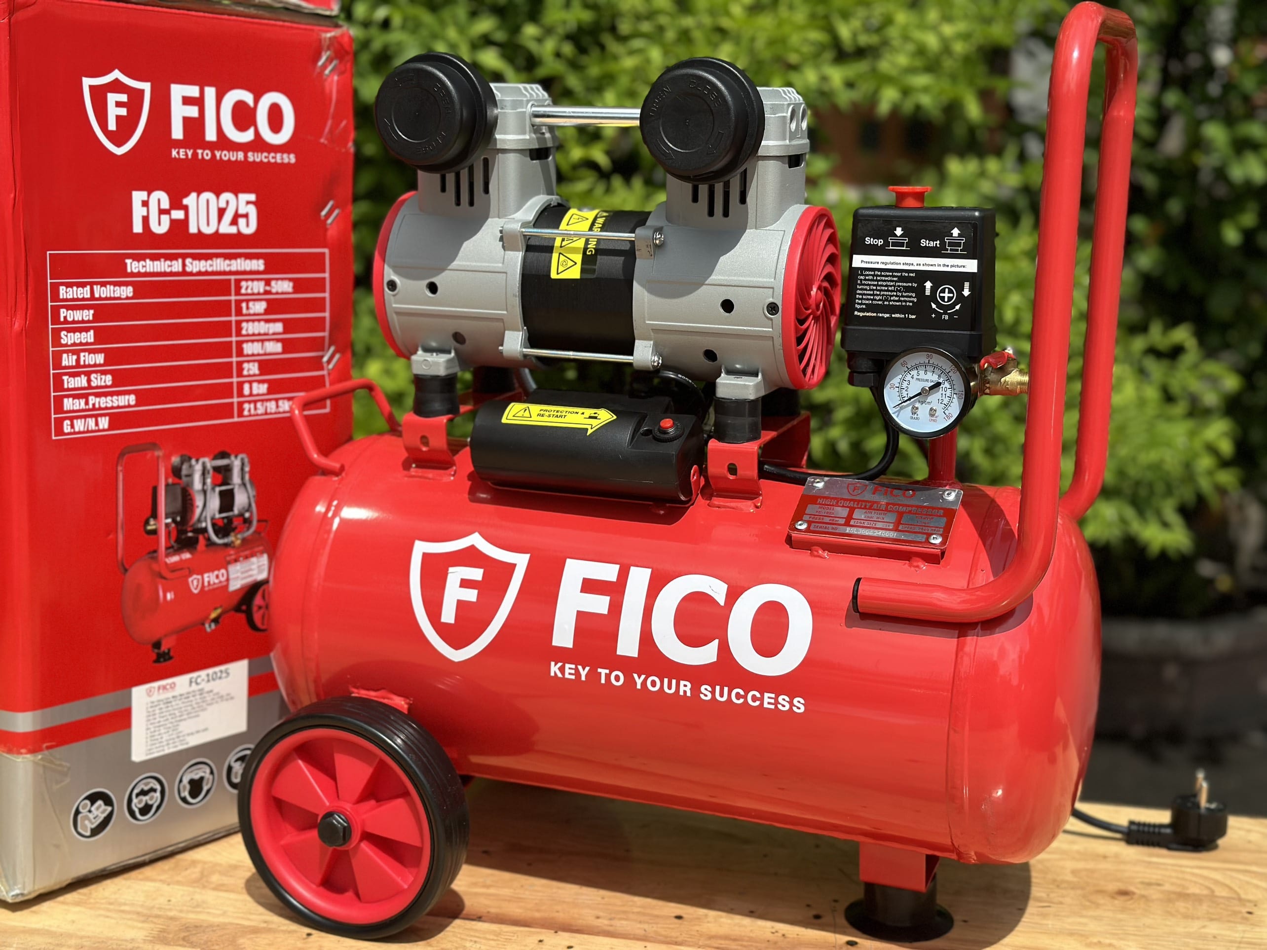 Máy nén khí không dầu 25L FC-1025