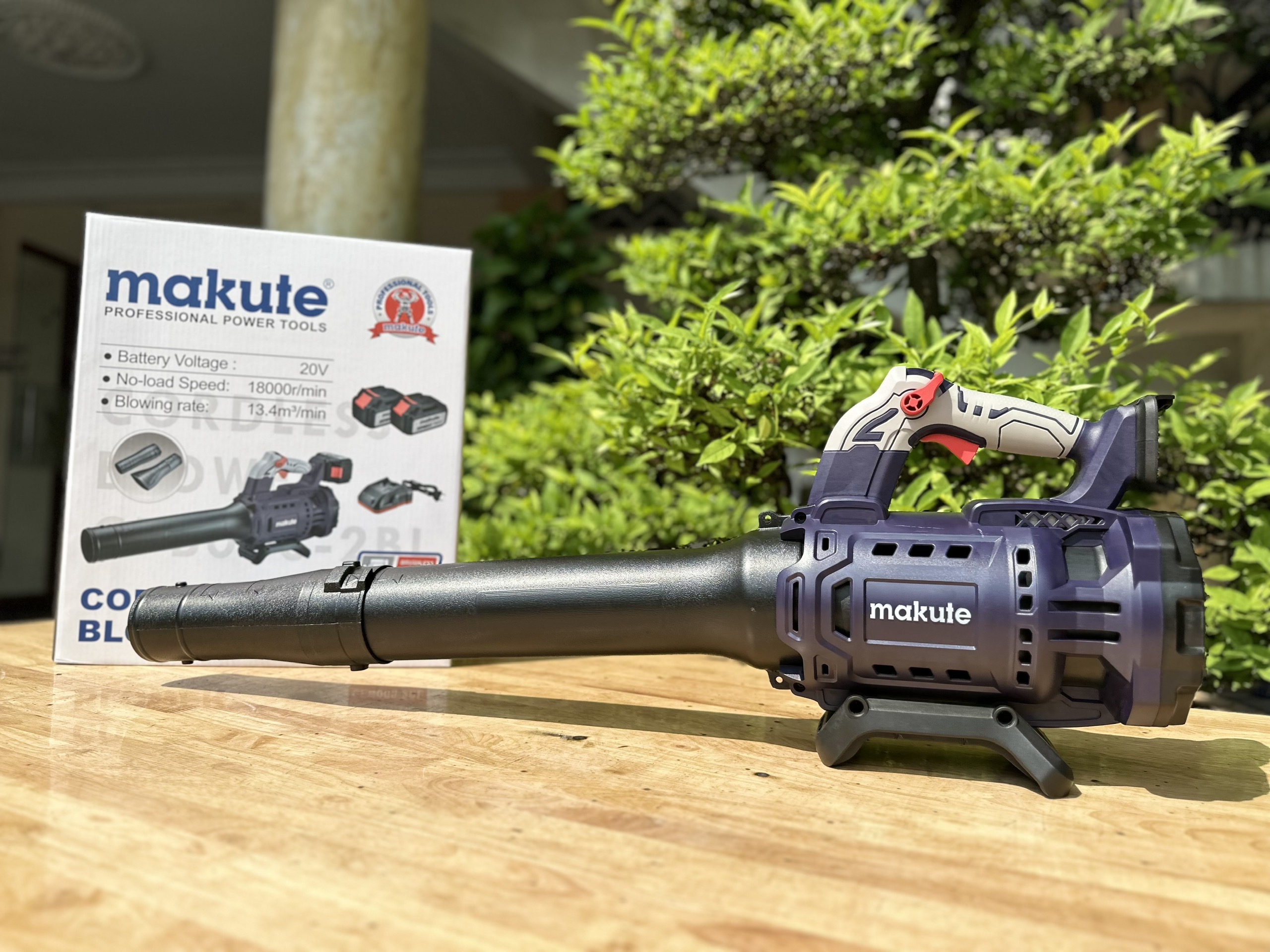 Máy thổi bụi pin CPB008 (Không kèm pin và sạc)