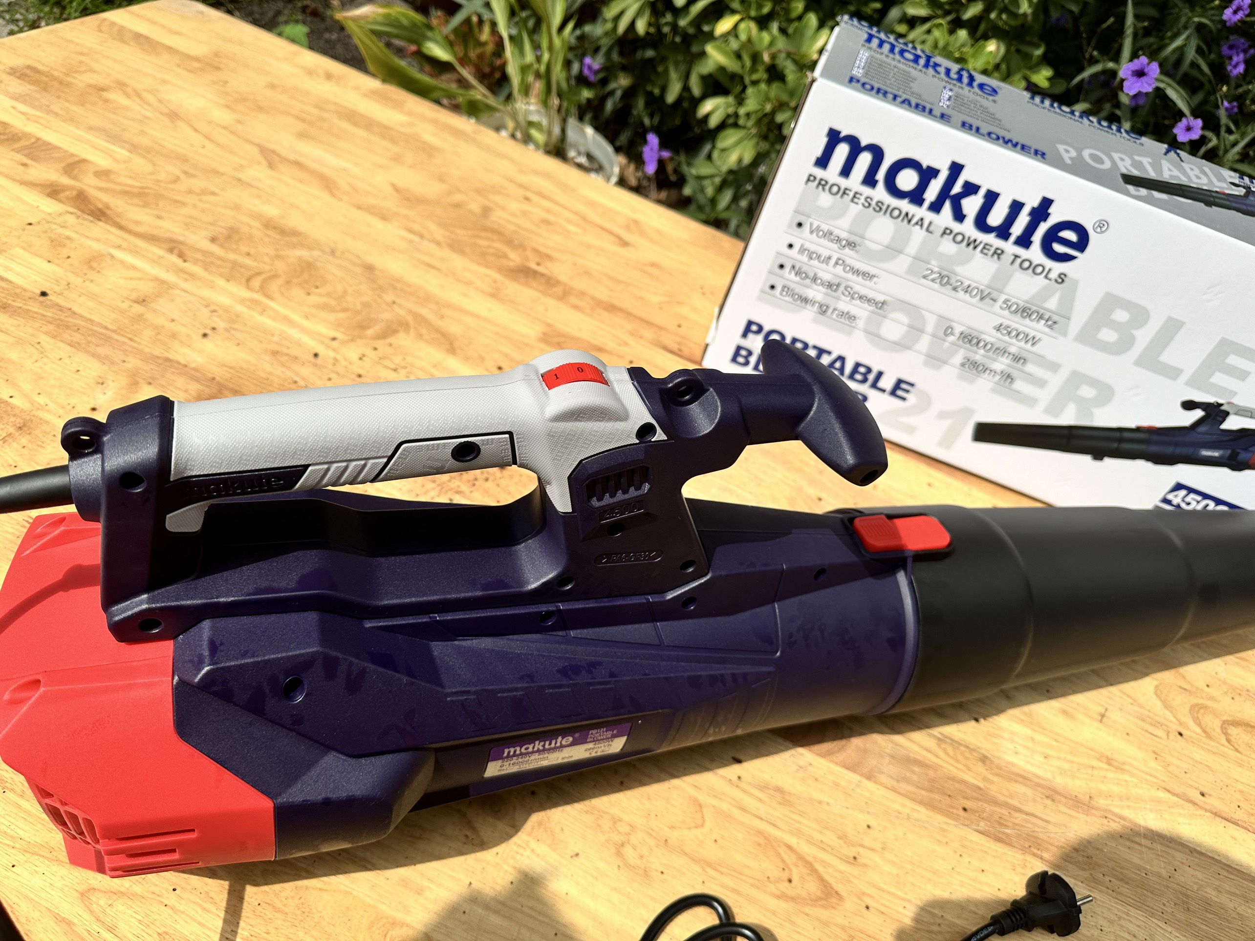 Máy thổi bụi 4500W PB121