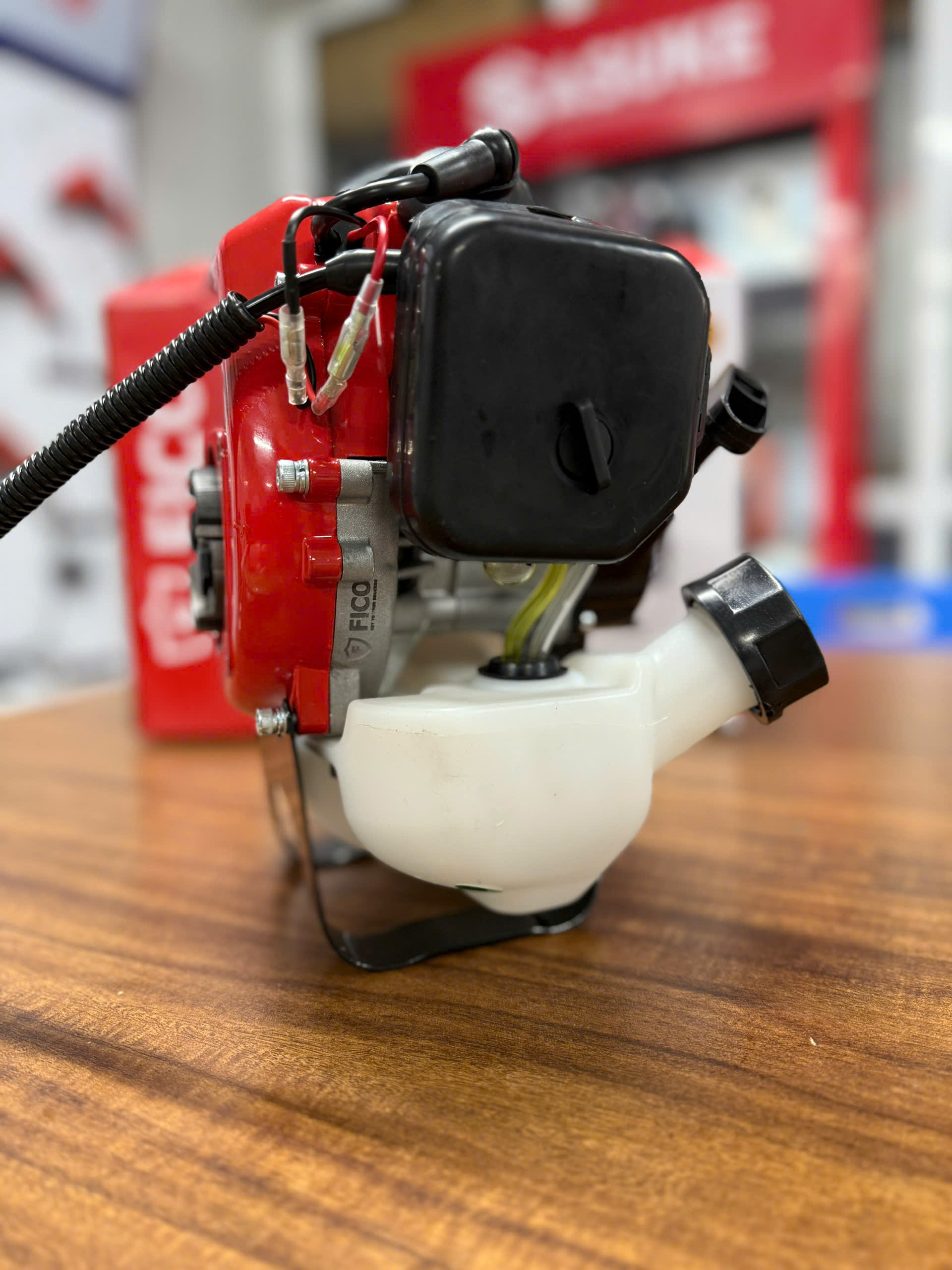 MÁY CẮT CỎ XĂNG FICO FC-260