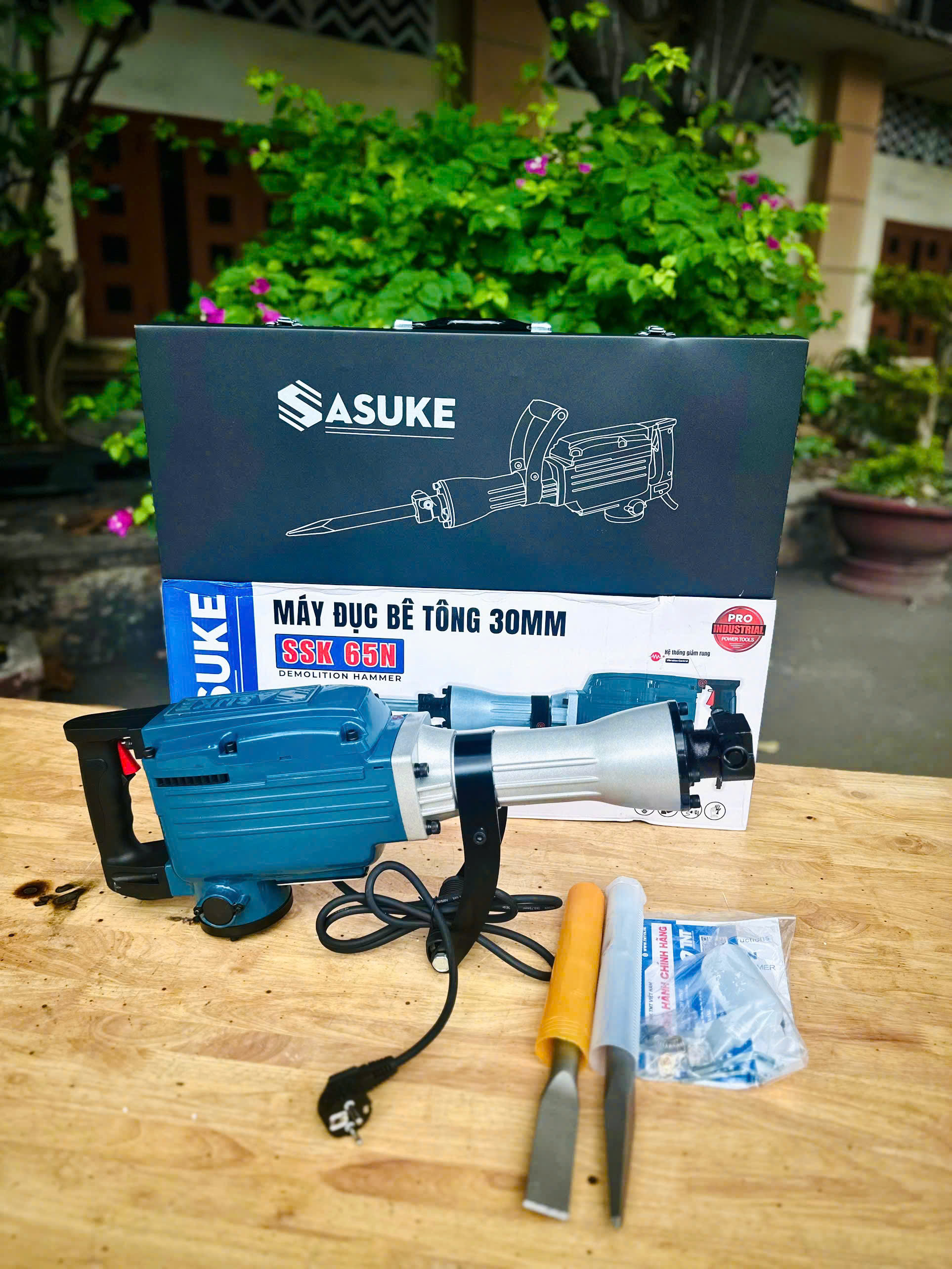 MÁY ĐỤC BÊ TÔNG SASUKE SSK 65N