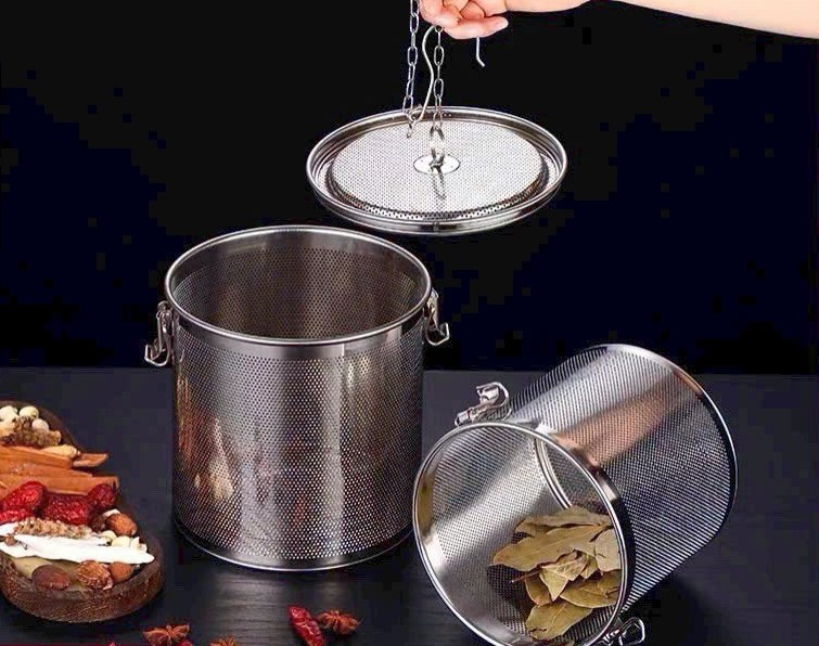 Giỏ Hầm Xương Inox Và Ca Đong Nhựa – Những Dụng Cụ Nhà Bếp Không Thể Thiếu