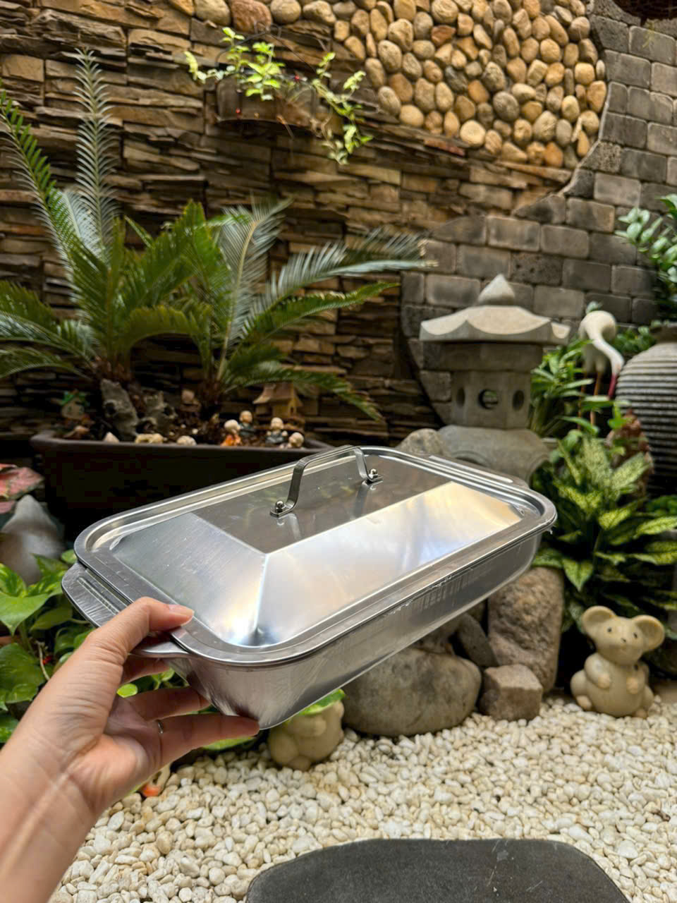 Bộ Ba Sản Phẩm Gia Dụng Không Thể Thiếu: Nồi Bầu Inox, Vỉ Xòe Hấp, Khay Nhôm Chống Dính