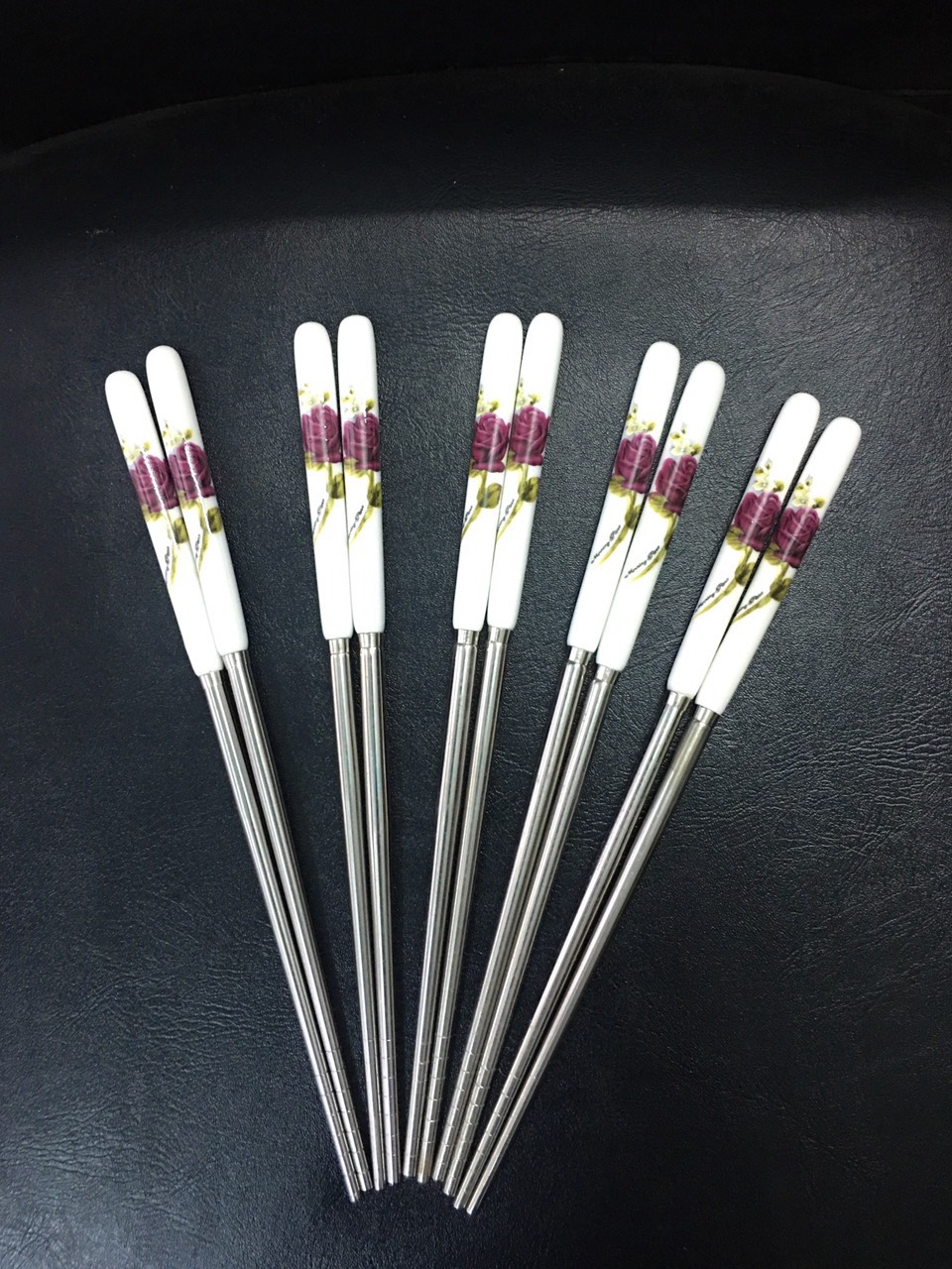 ĐŨA KHẢM HOA INOX -CÁN SỨ 5 ĐÔI