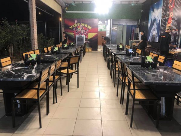 Bàn lẩu nướng mặt đá