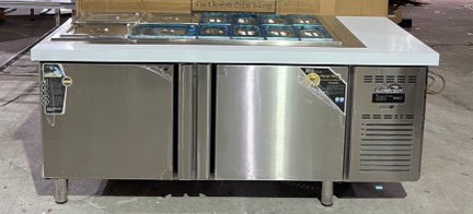 Tủ Mát Bàn Chặt Có Khay Topping