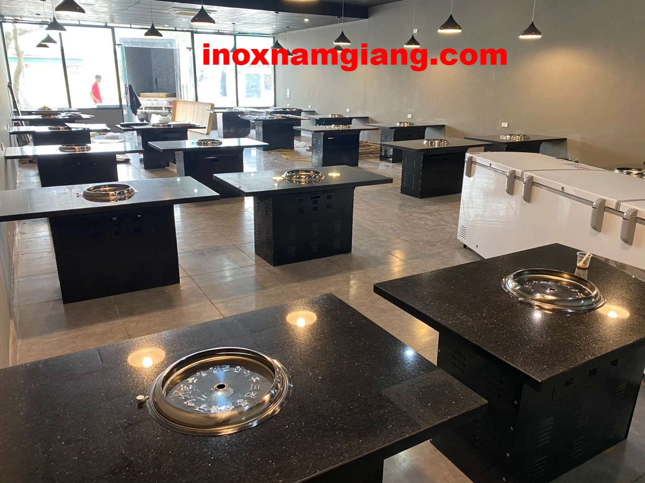 Bàn lẩu nướng mặt đá