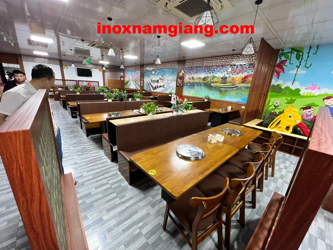 Bàn lẩu nướng mặt đá